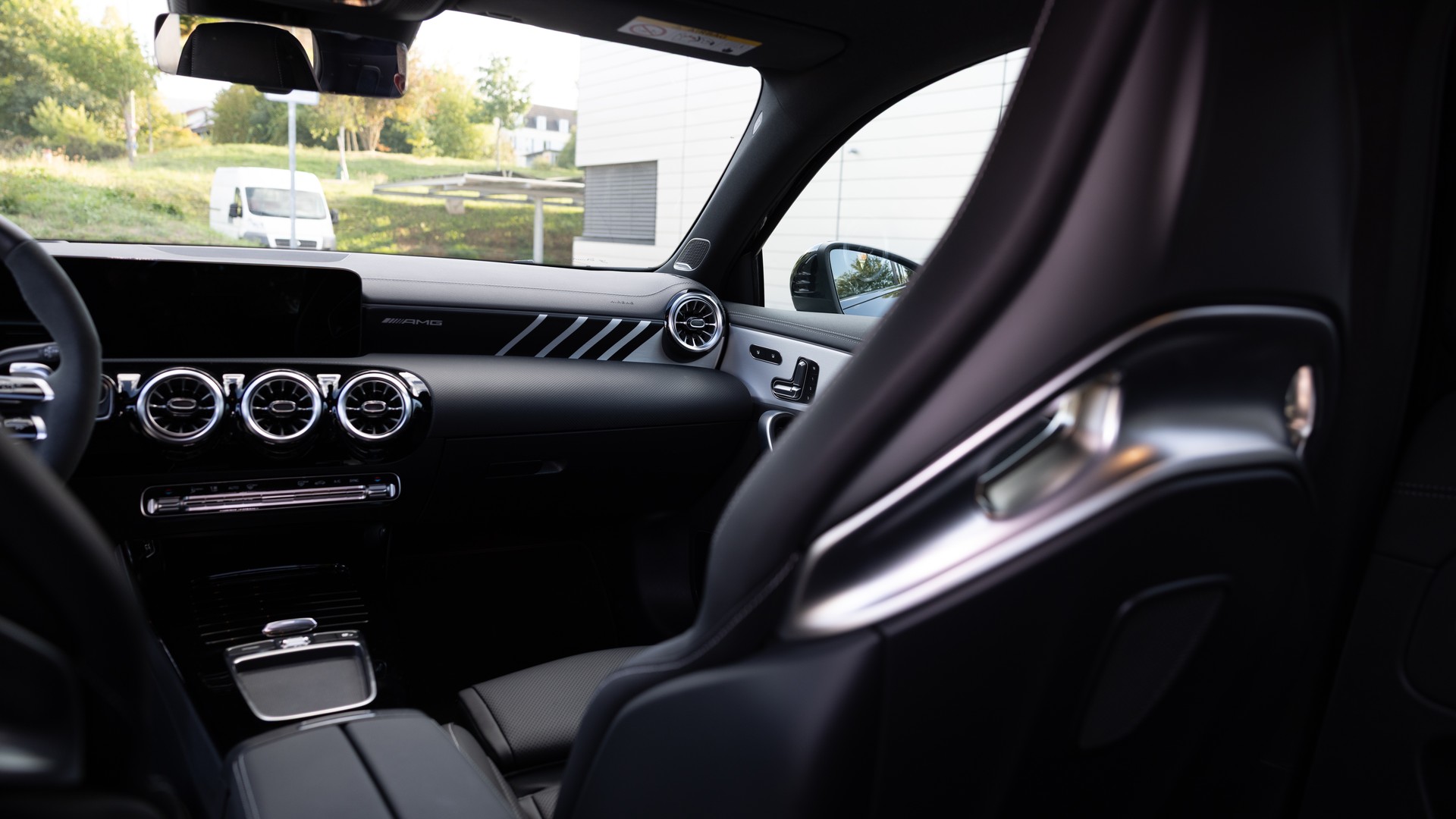 MERCEDES-BENZ A 45 AMG-image-12