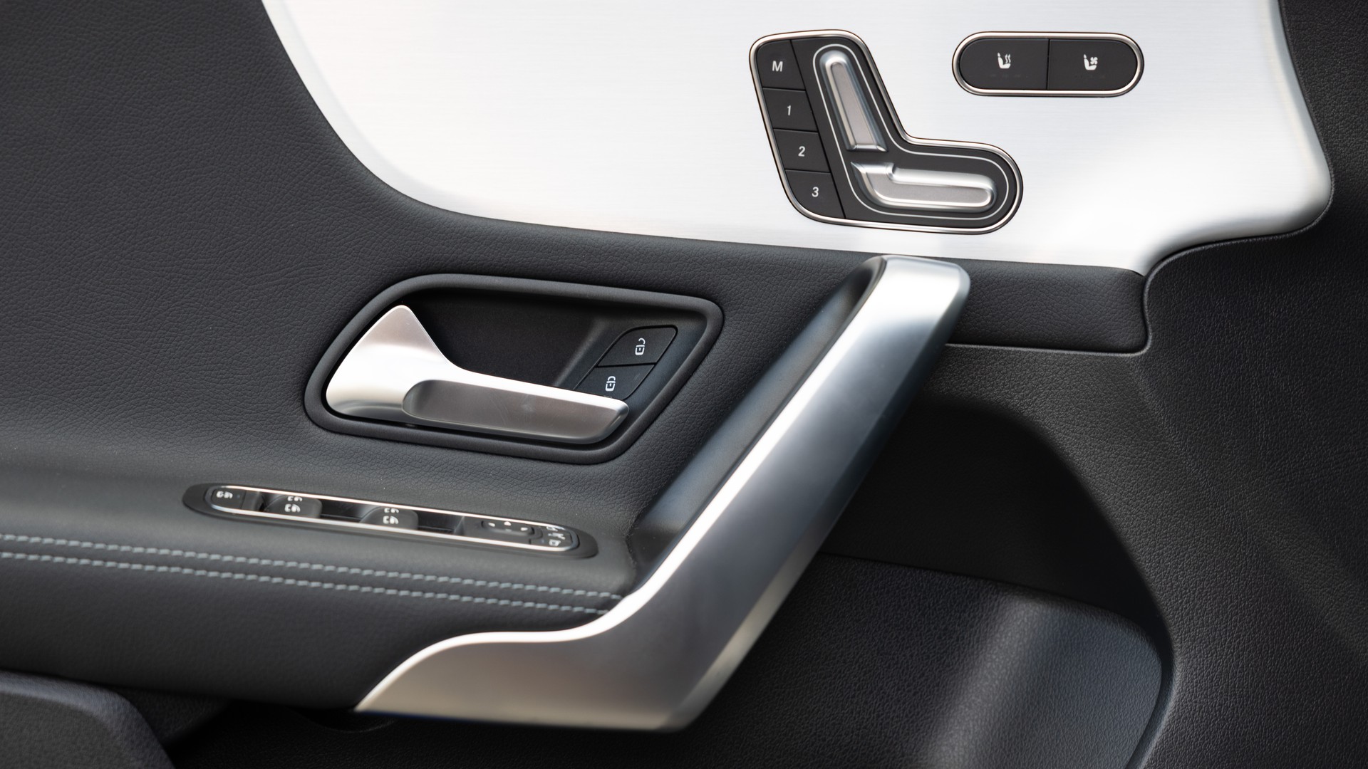 MERCEDES-BENZ A 45 AMG-image-8
