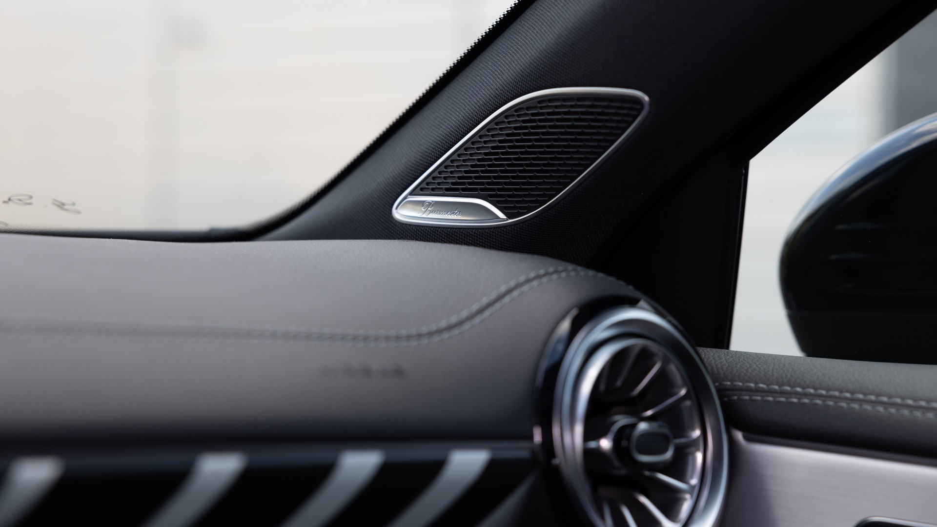 MERCEDES-BENZ A 45 AMG-image-18