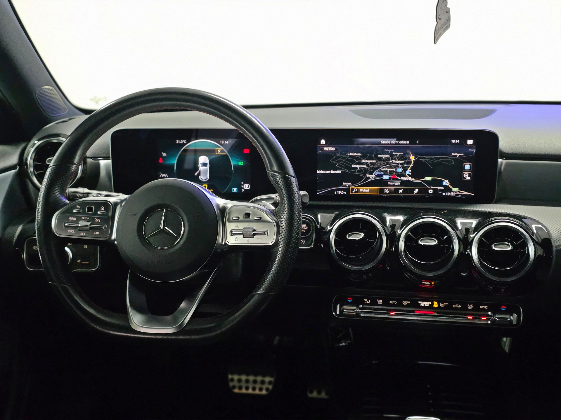 MERCEDES-BENZ A 200 AMG Line 7G-DCT-image-14
