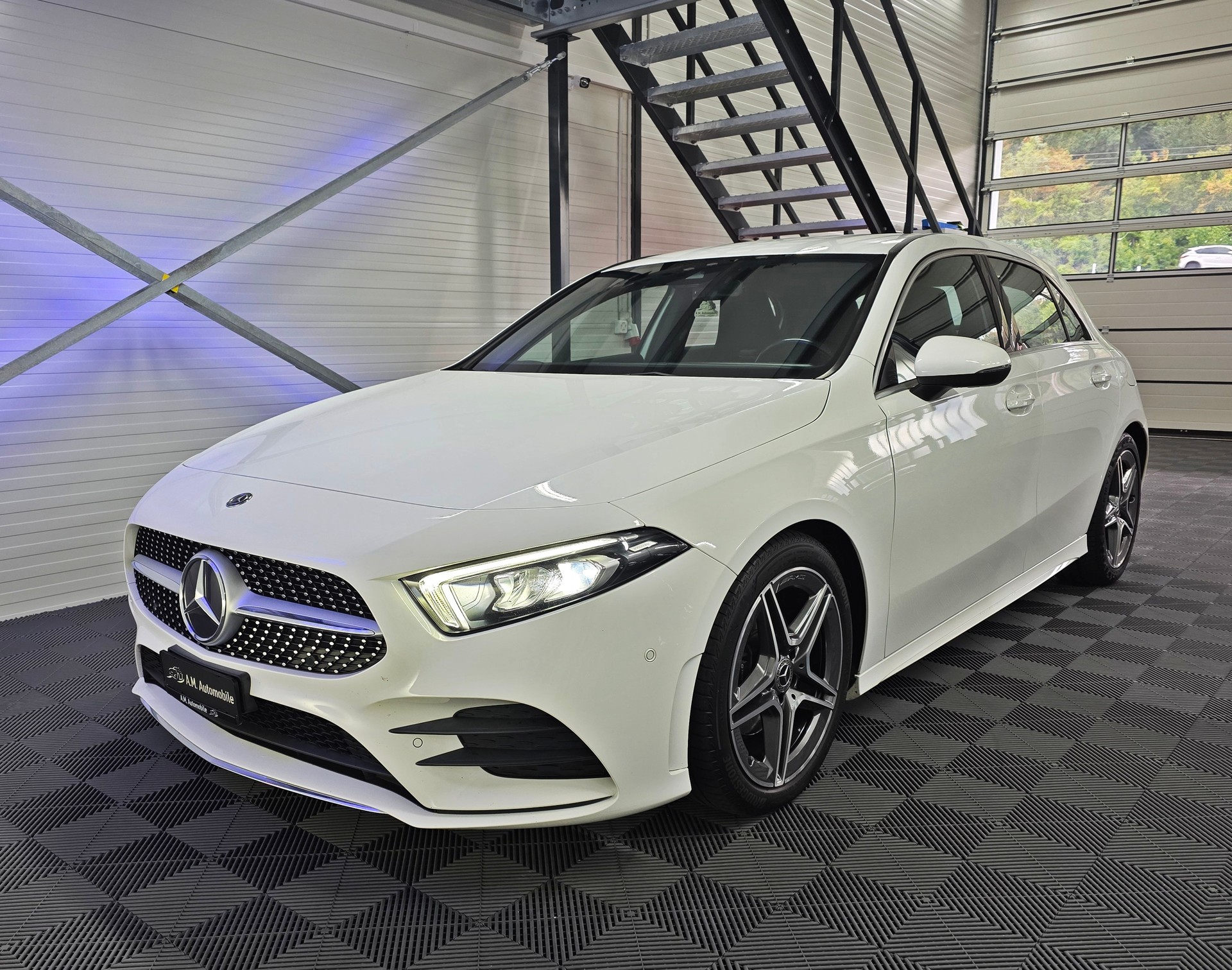 MERCEDES-BENZ A 200 AMG Line 7G-DCT-image-9