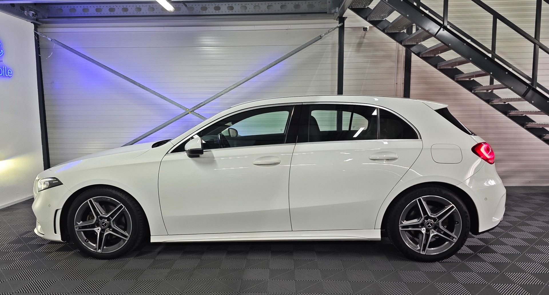 MERCEDES-BENZ A 200 AMG Line 7G-DCT-image-8