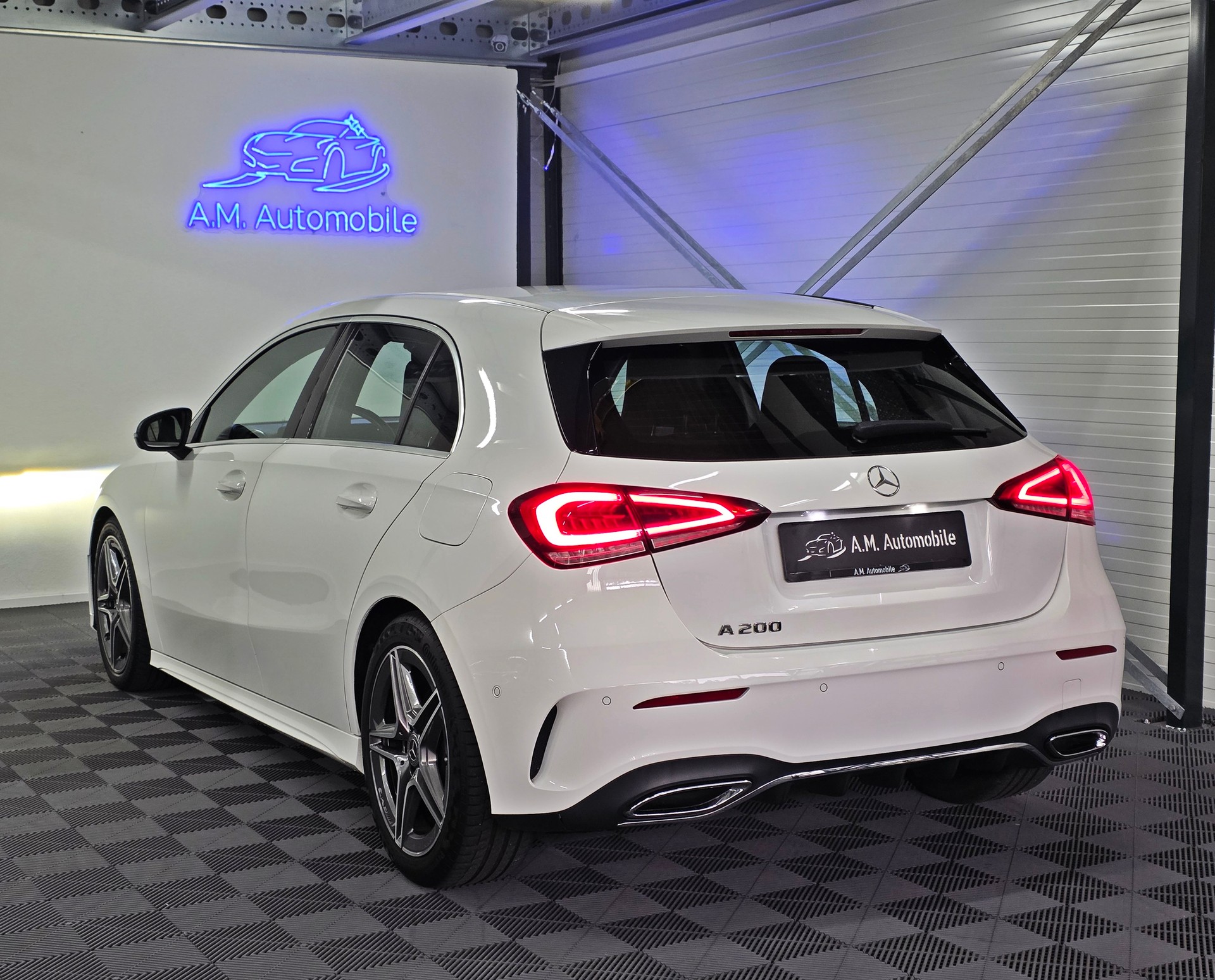 MERCEDES-BENZ A 200 AMG Line 7G-DCT-image-5
