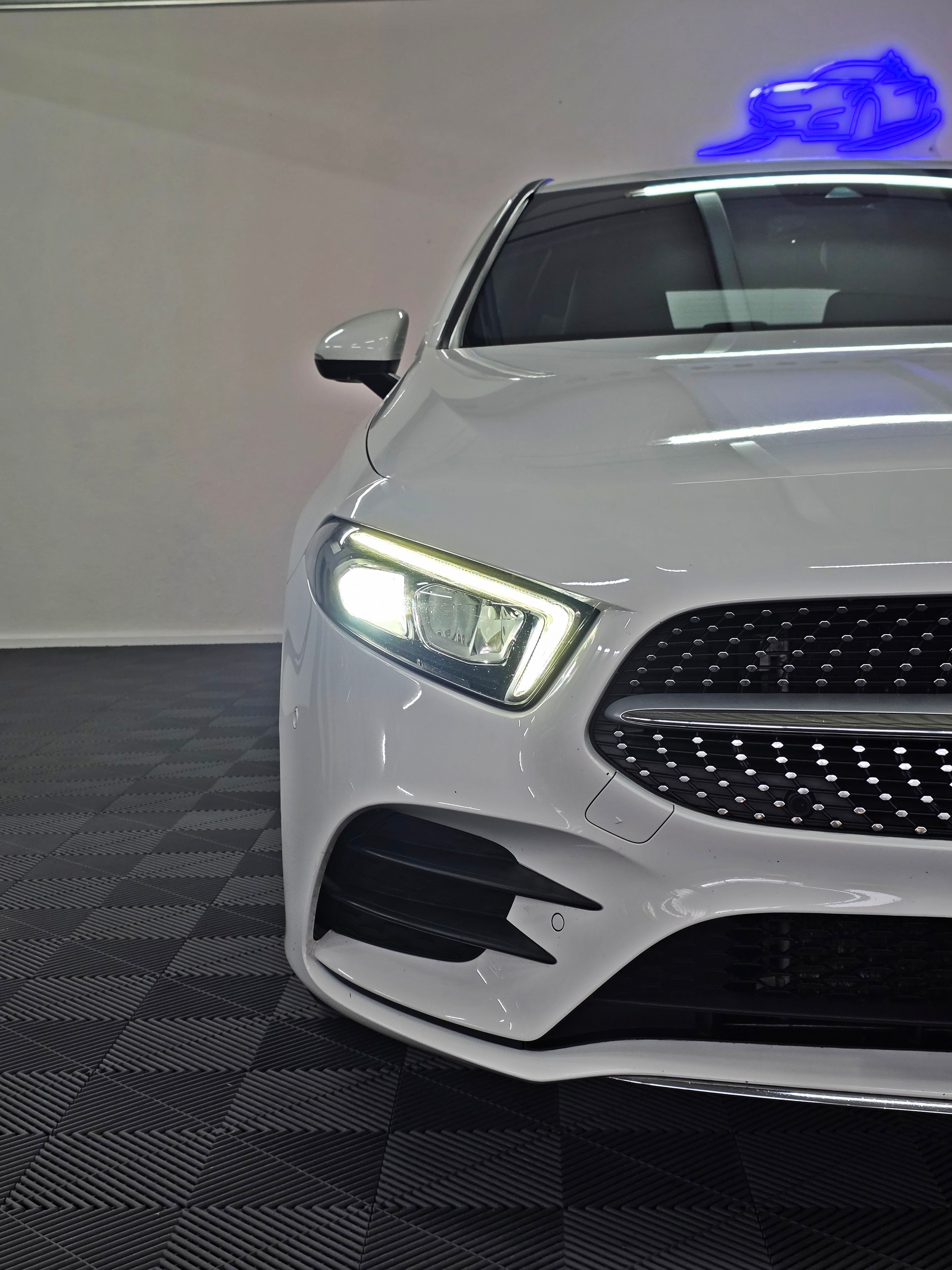 MERCEDES-BENZ A 200 AMG Line 7G-DCT-showroom-element-2
