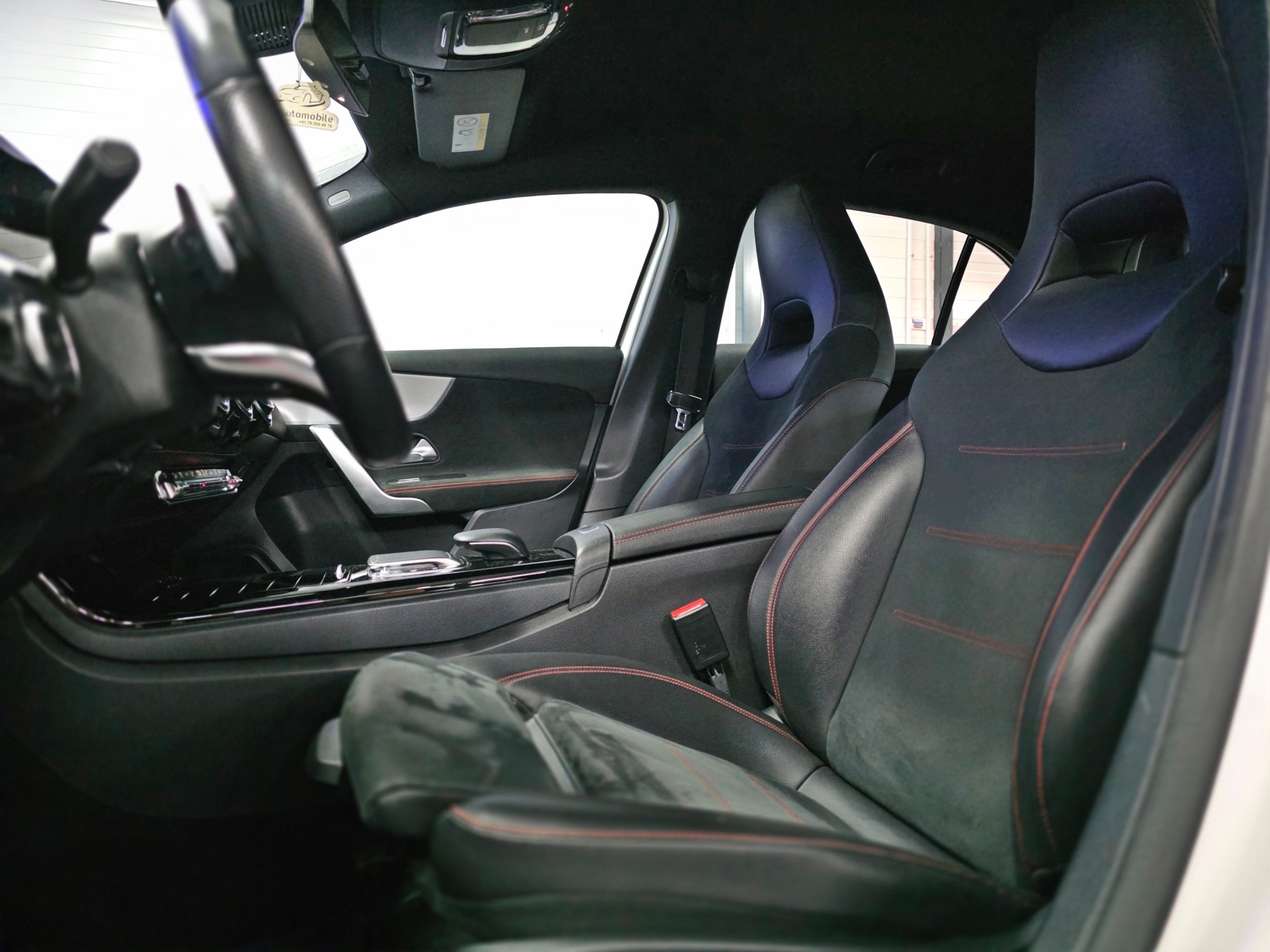 MERCEDES-BENZ A 200 AMG Line 7G-DCT-image-11