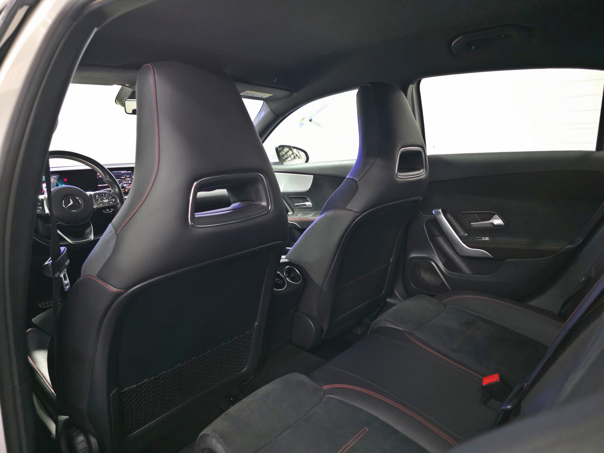 MERCEDES-BENZ A 200 AMG Line 7G-DCT-image-12