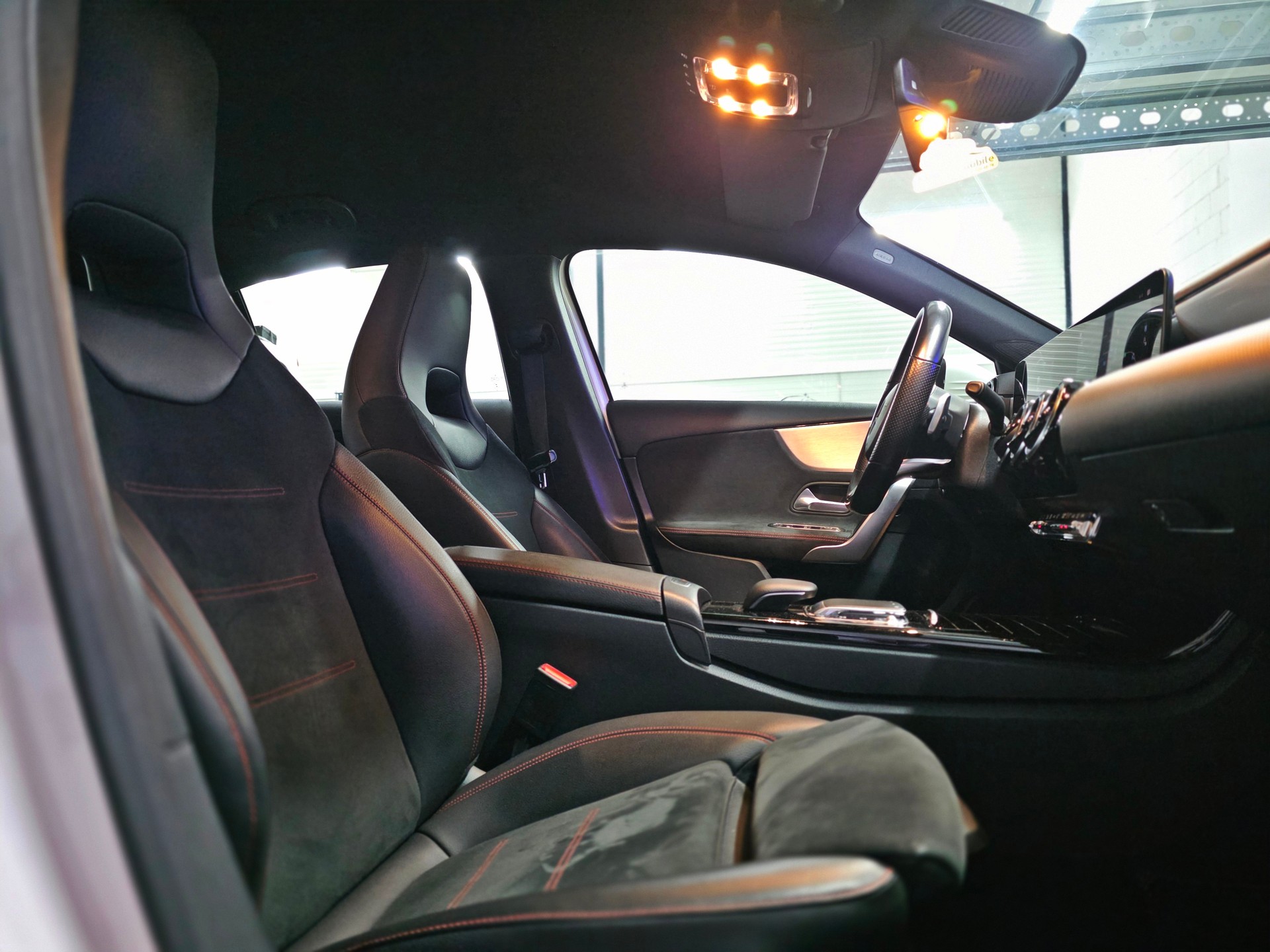 MERCEDES-BENZ A 200 AMG Line 7G-DCT-image-17