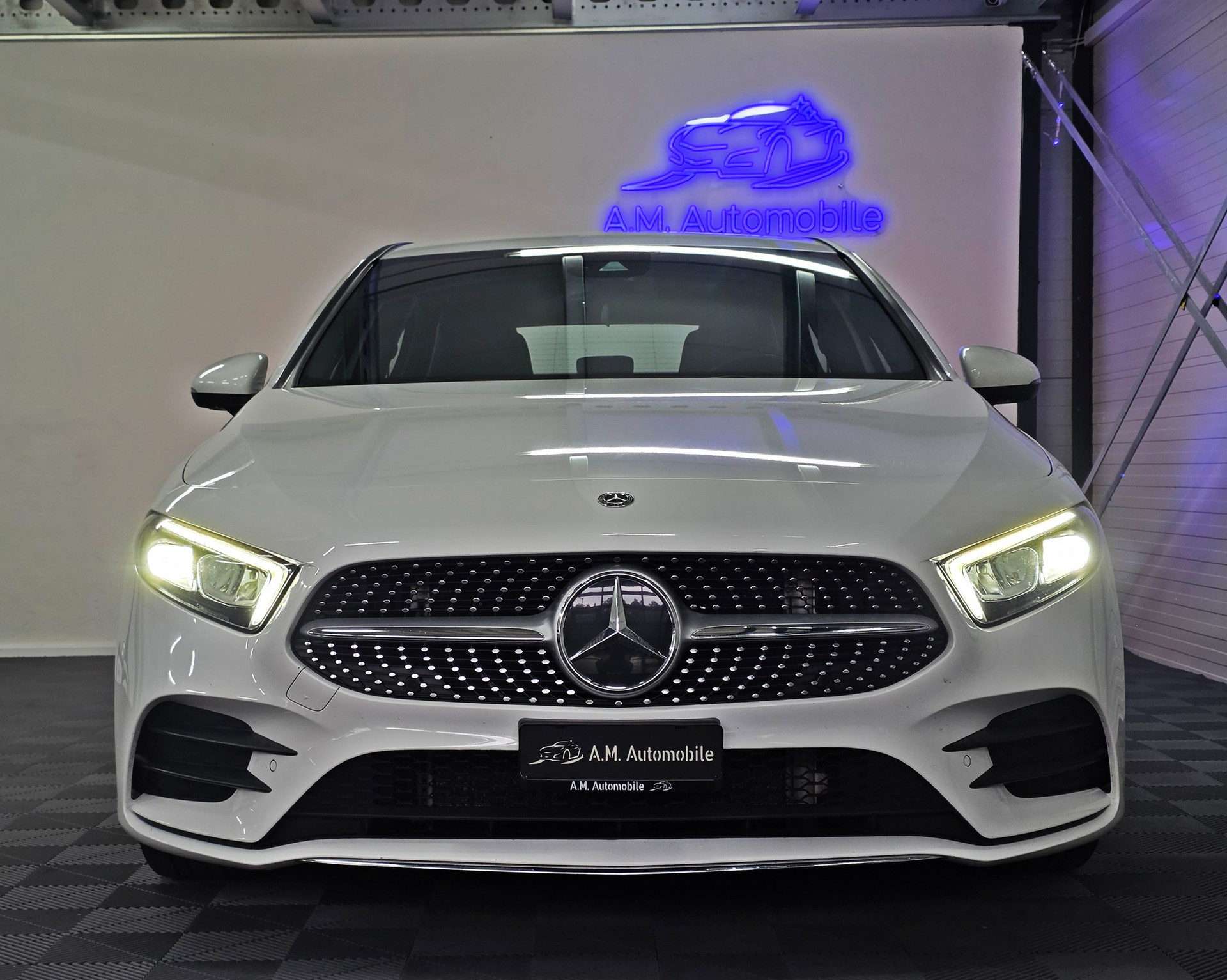 MERCEDES-BENZ A 200 AMG Line 7G-DCT-showroom-element-1