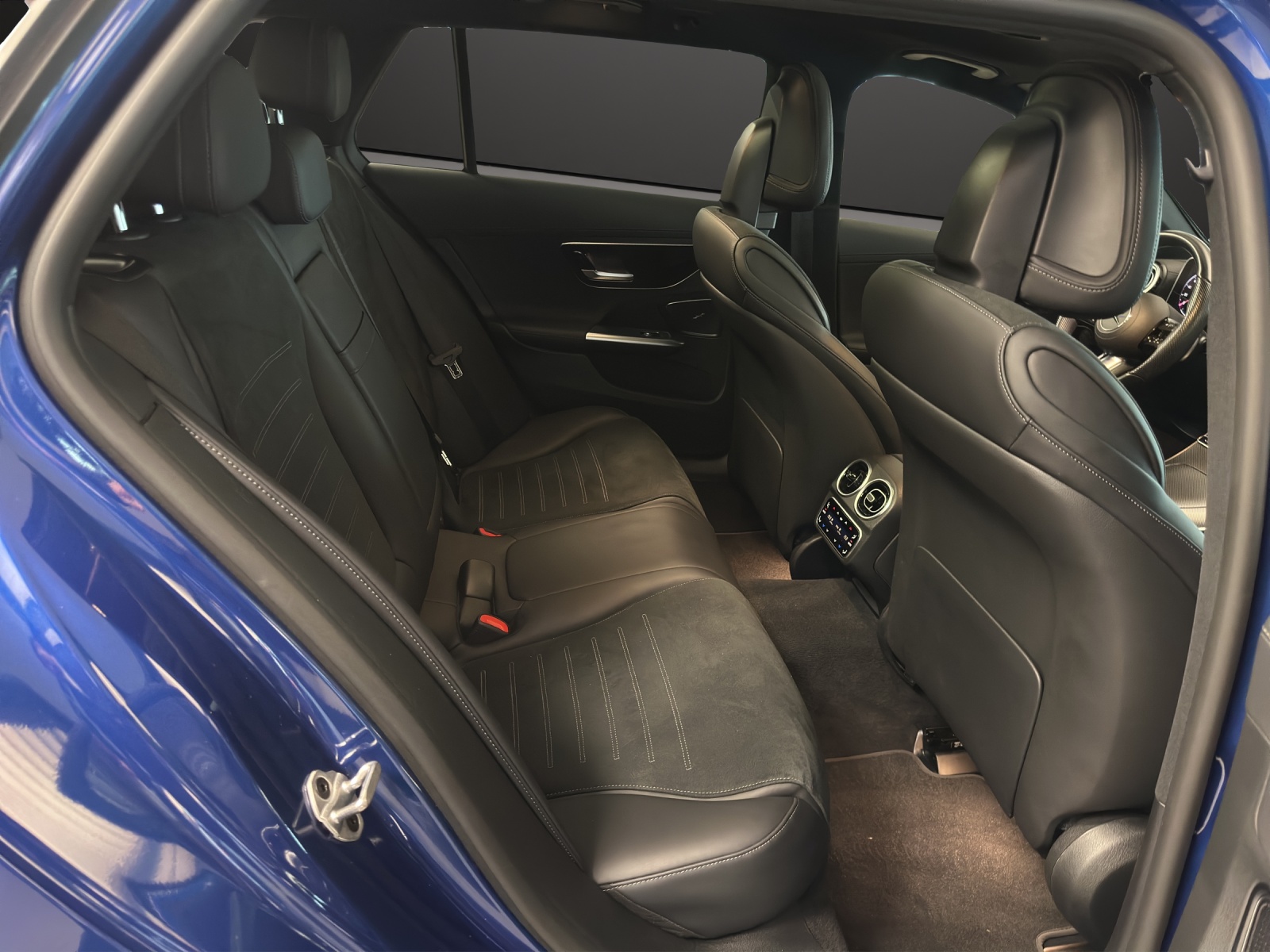 MERCEDES-BENZ C 200 T 4Matic AMG Line-image-11