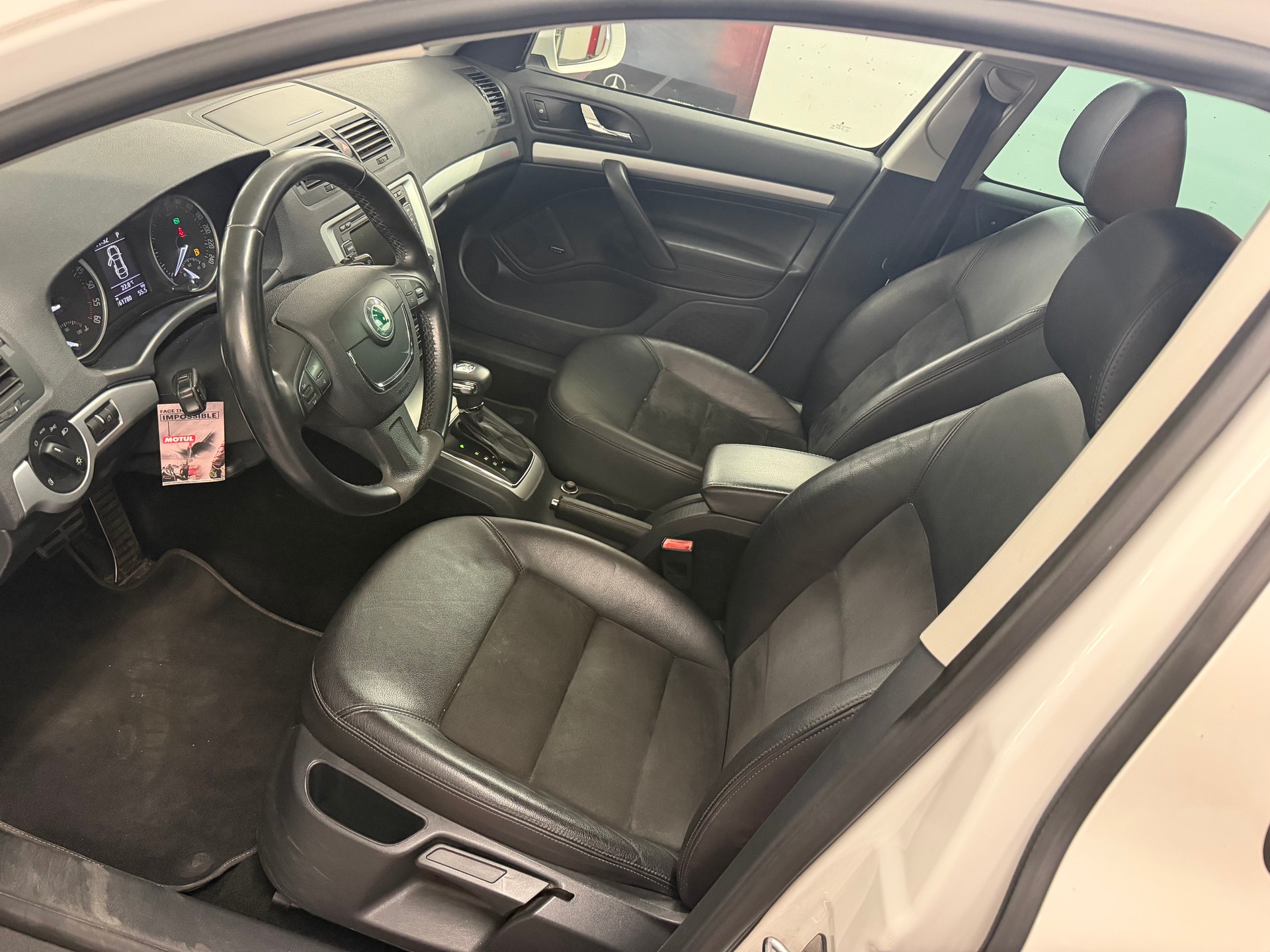 SKODA Octavia Combi 2.0 TDI Scout 4x4 DSG-image-5