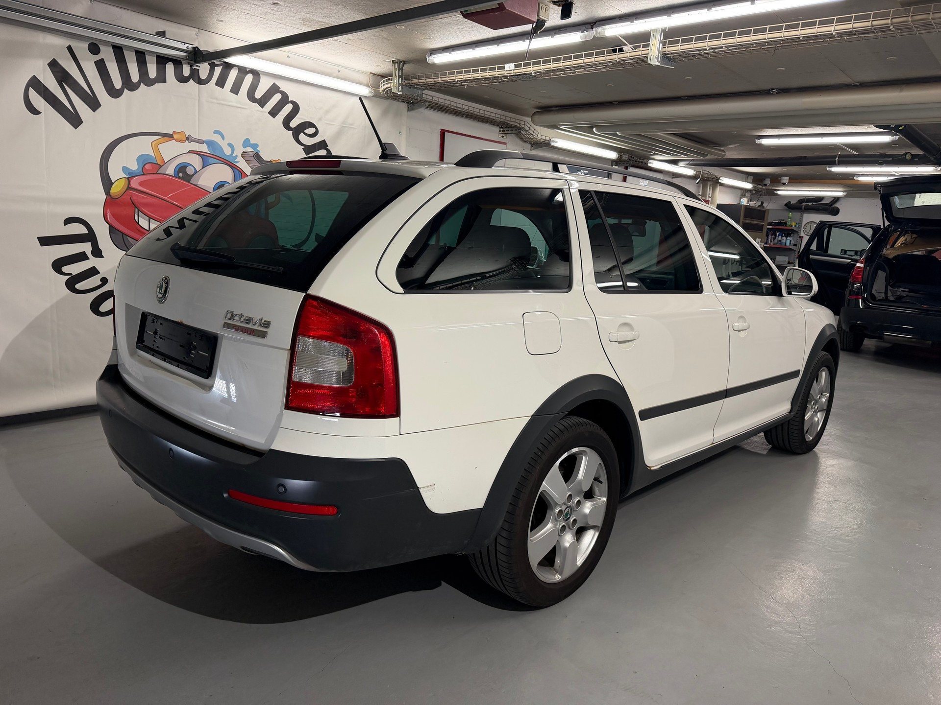 SKODA Octavia Combi 2.0 TDI Scout 4x4 DSG-image-3