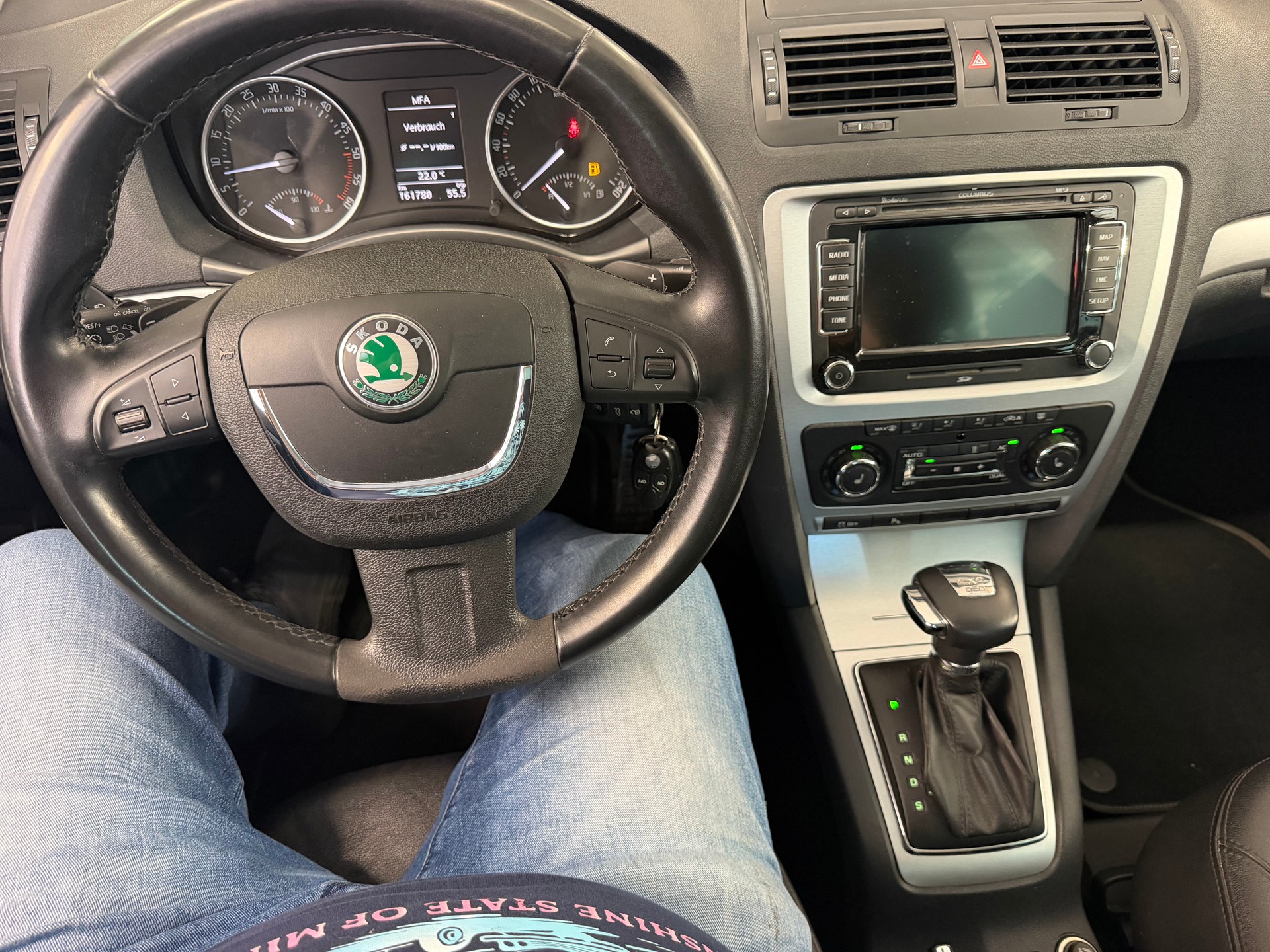 SKODA Octavia Combi 2.0 TDI Scout 4x4 DSG-image-9