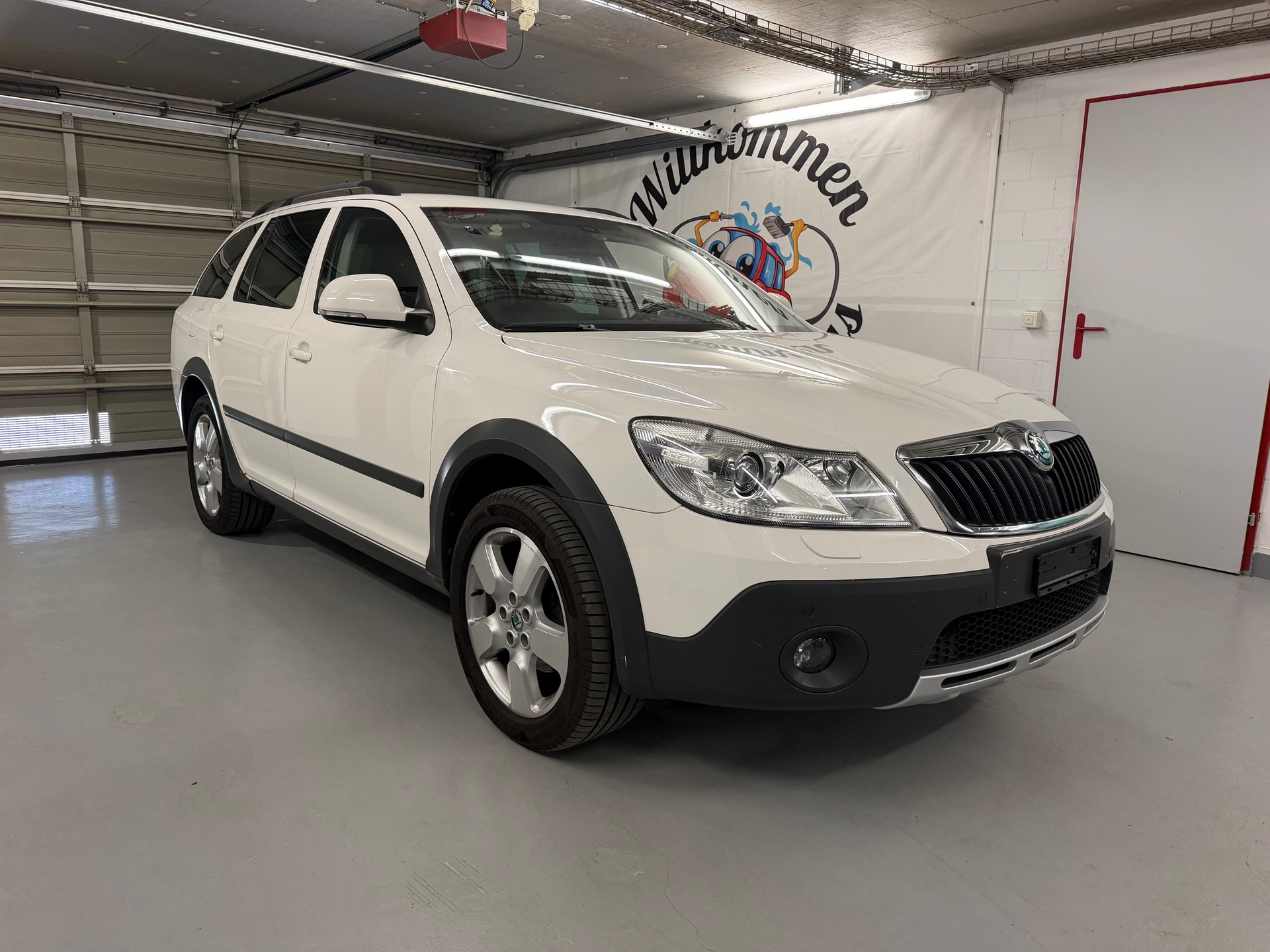 SKODA Octavia Combi 2.0 TDI Scout 4x4 DSG-image-2