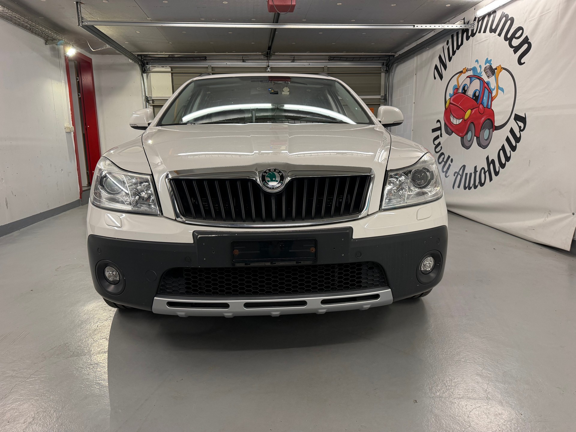 SKODA Octavia Combi 2.0 TDI Scout 4x4 DSG-image-1