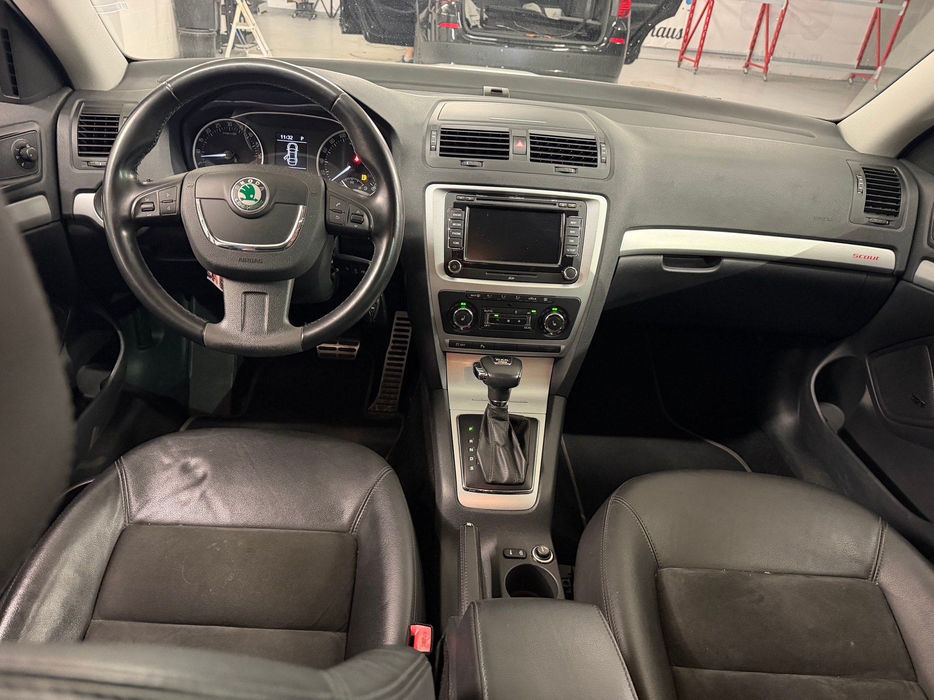 SKODA Octavia Combi 2.0 TDI Scout 4x4 DSG-image-8