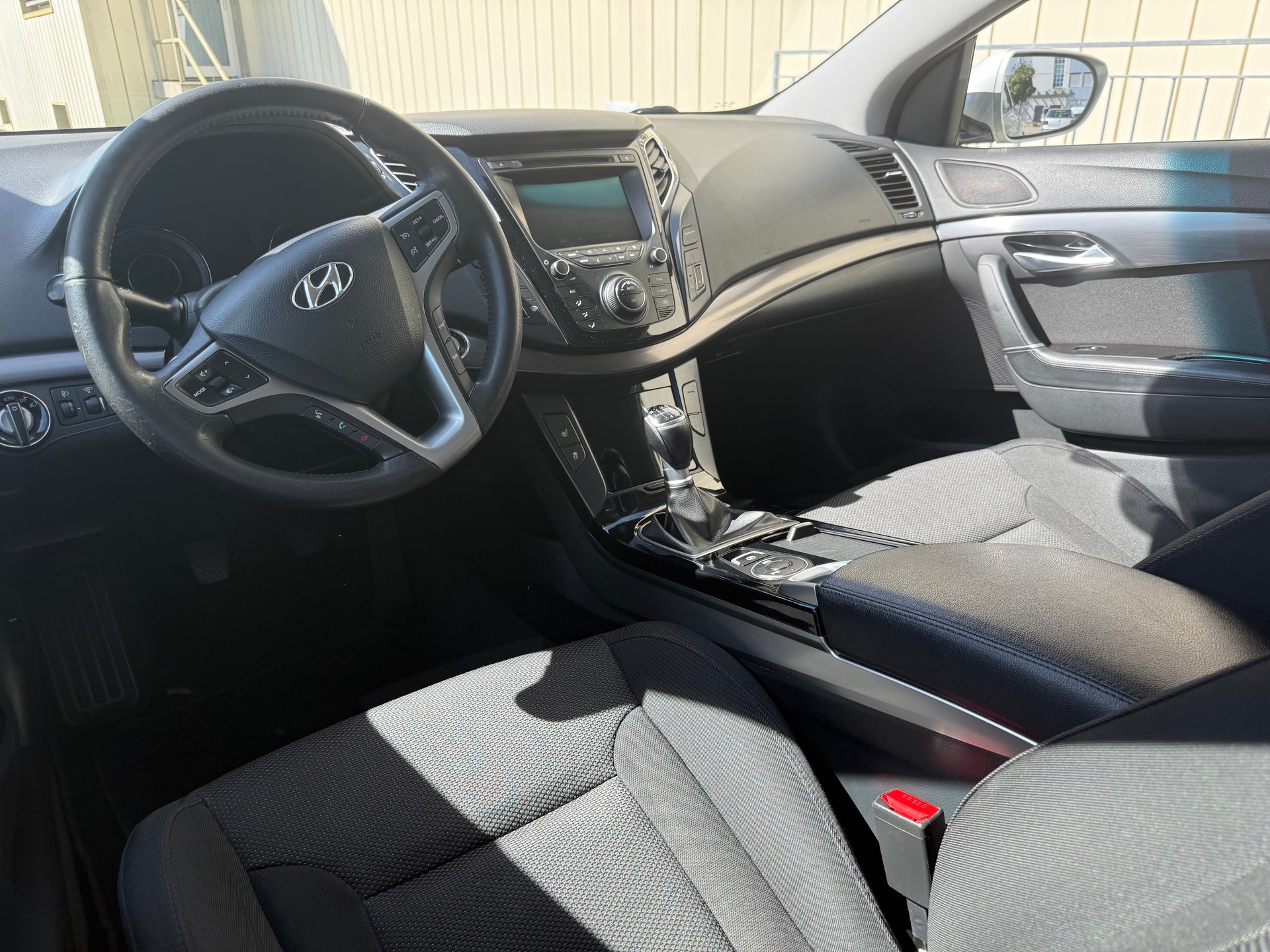 HYUNDAI i40 Wagon 1.6 GDi Style-image-4
