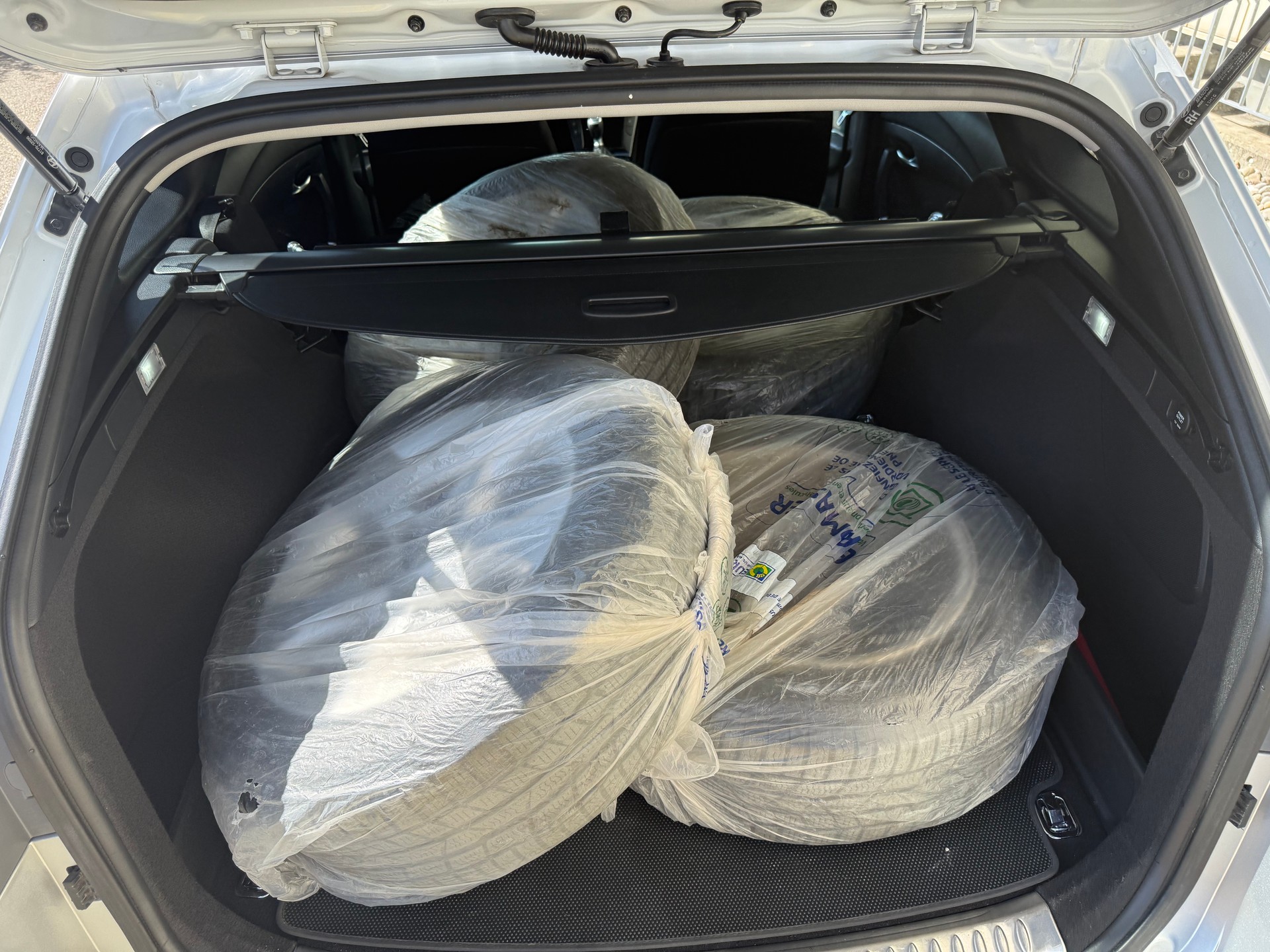 HYUNDAI i40 Wagon 1.6 GDi Style-image-3