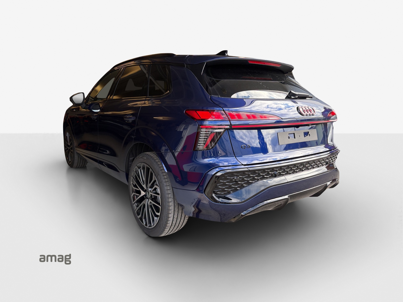 AUDI Q3 SUV 110 kW TFSI S tronic-image-2