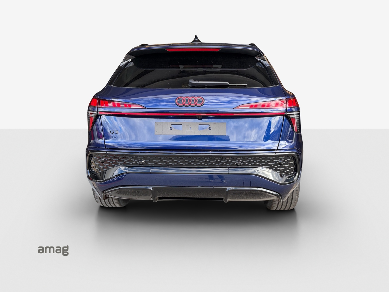 AUDI Q3 SUV 110 kW TFSI S tronic-image-3
