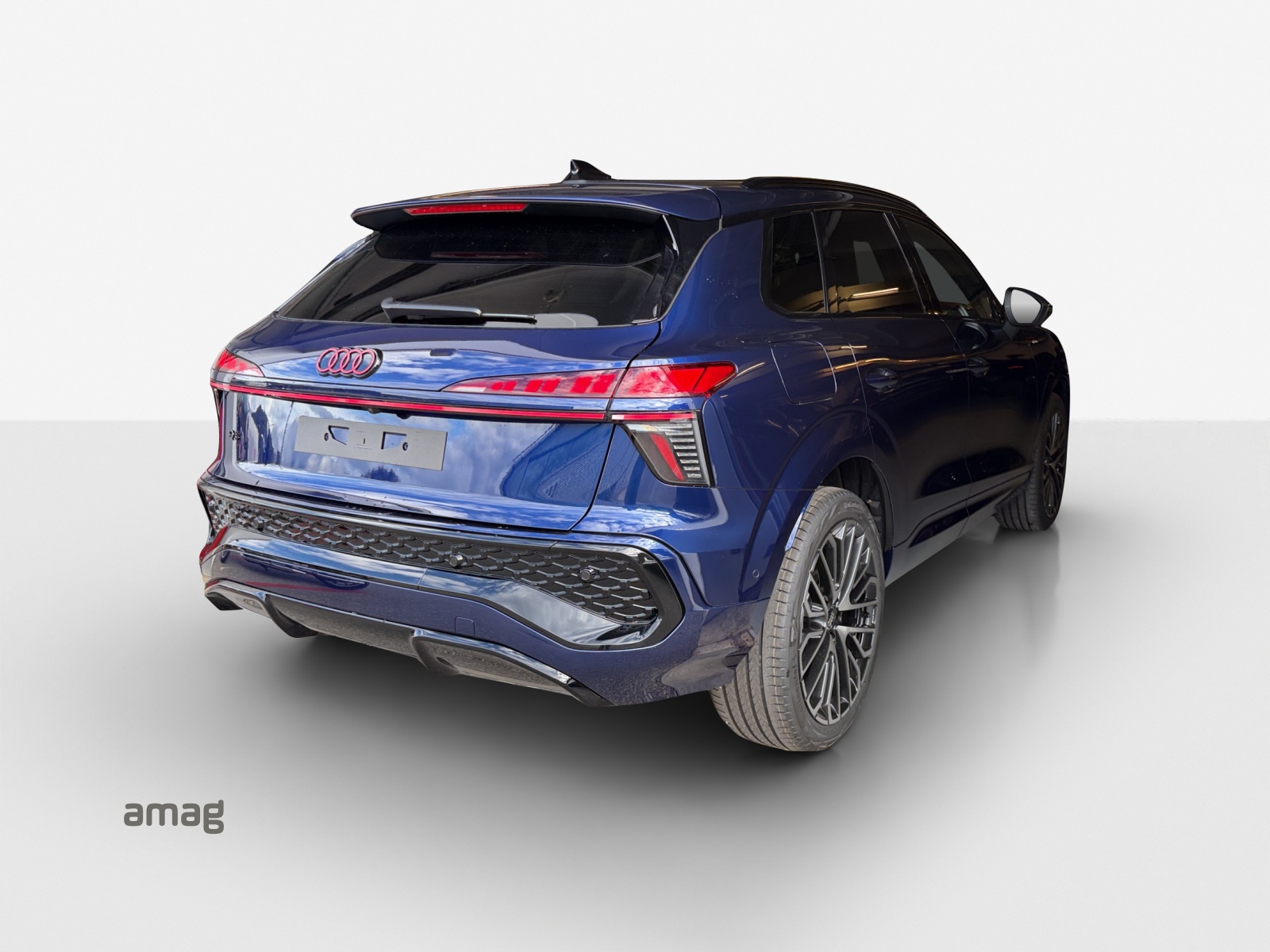 AUDI Q3 SUV 110 kW TFSI S tronic-image-4