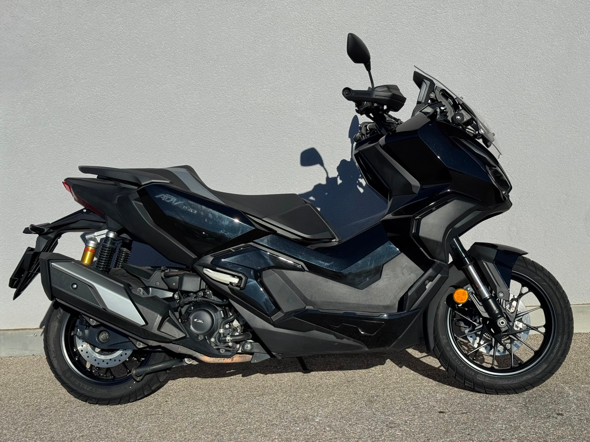 HONDA ADV 350-showroom-element-1