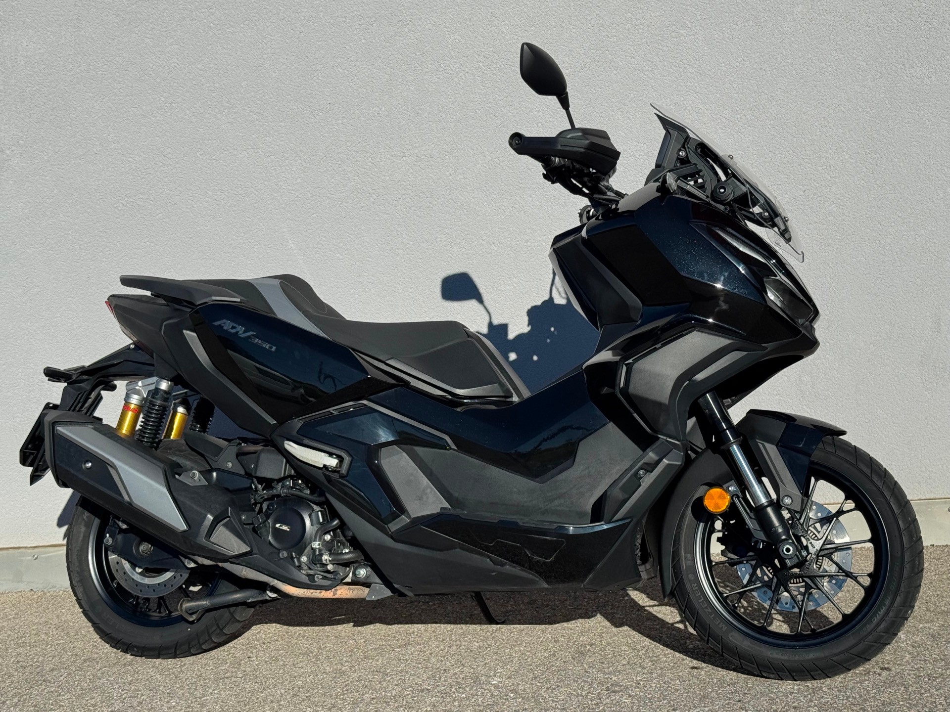 HONDA ADV 350-showroom-element-2