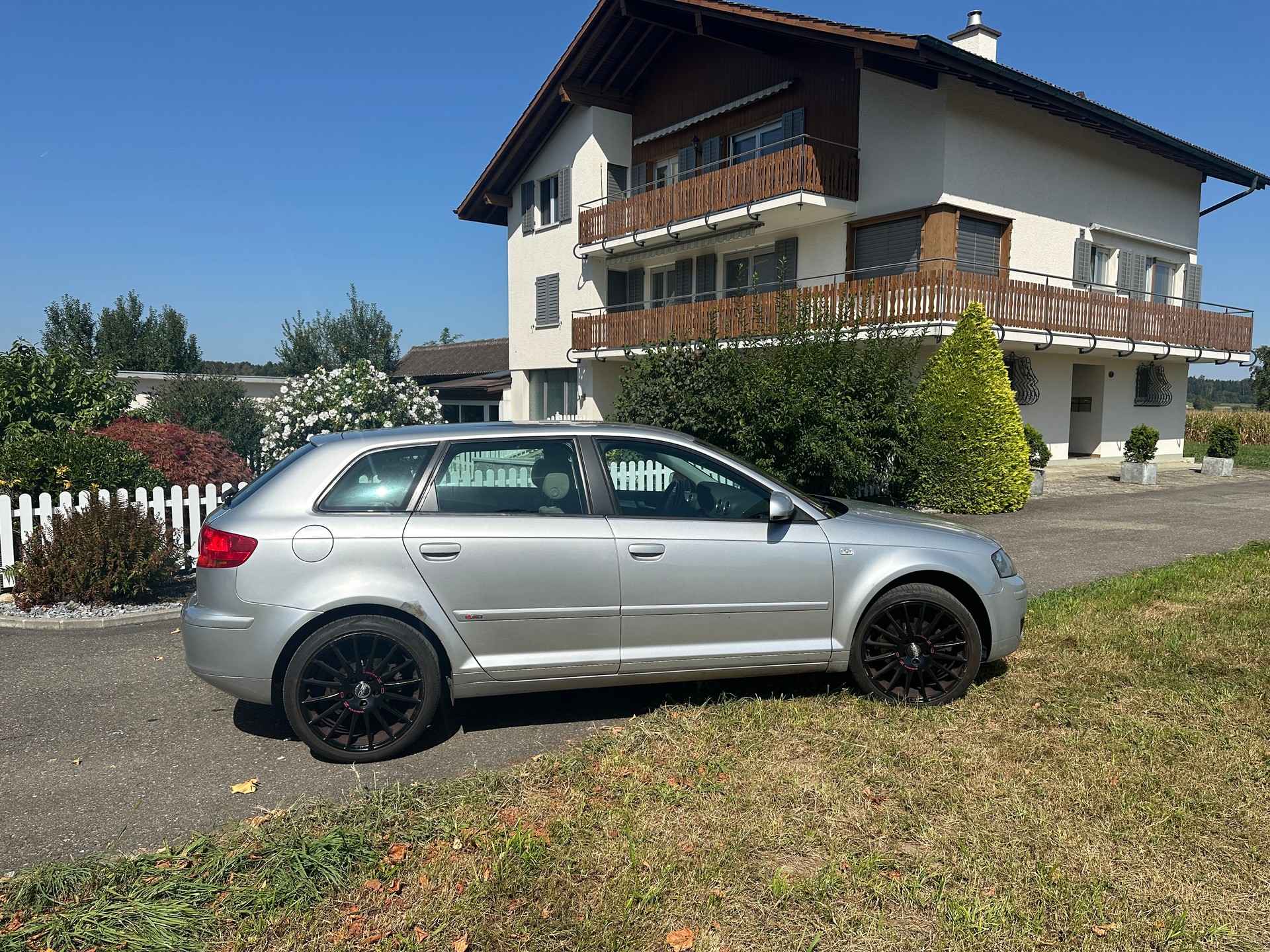 AUDI 2.0 16V FSI Attraction-image-2