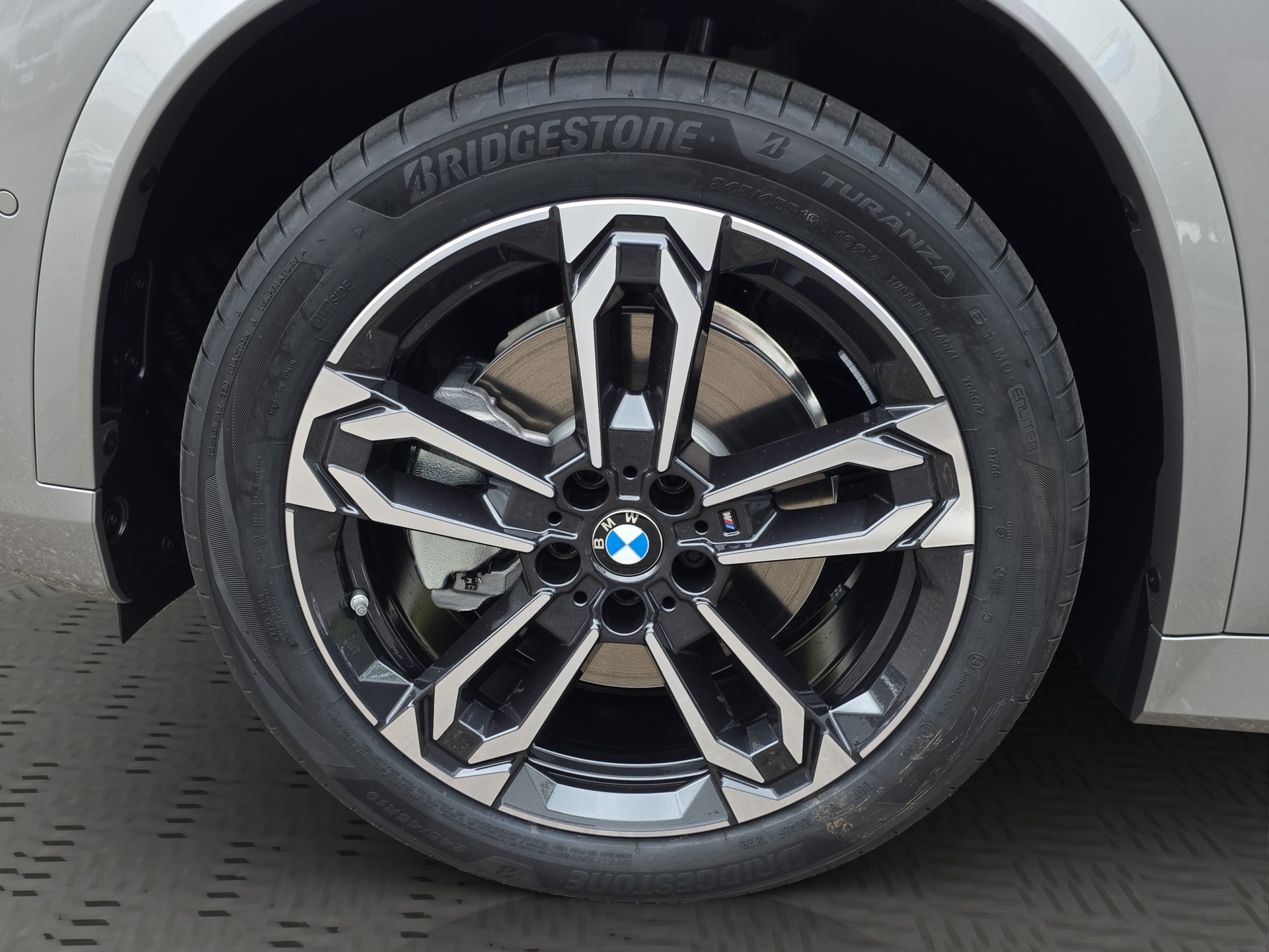 BMW X1 xDrive 23i 48V M Sport-image-6