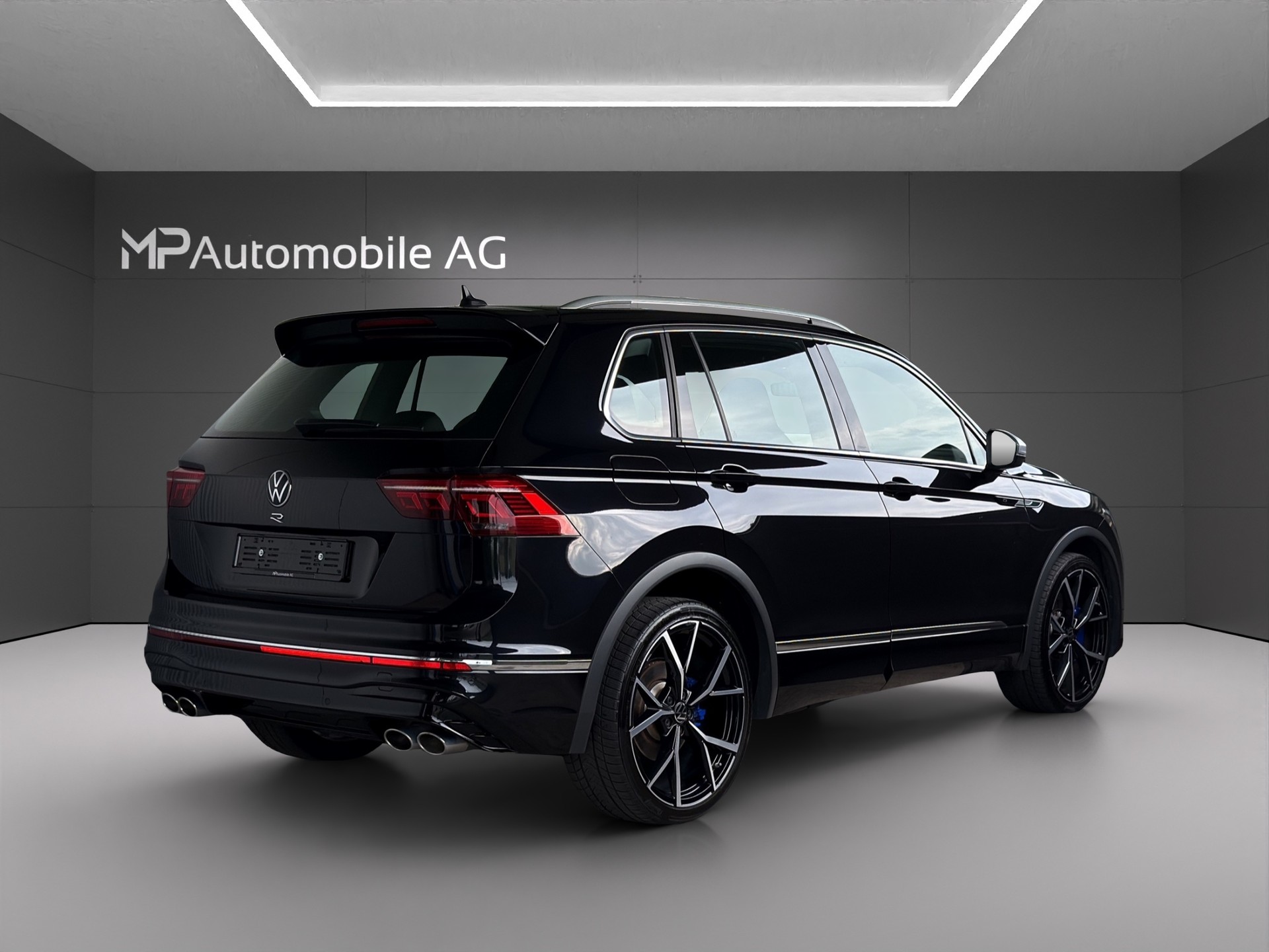 VW Tiguan 2.0TSI R 4Motion DSG-image-2