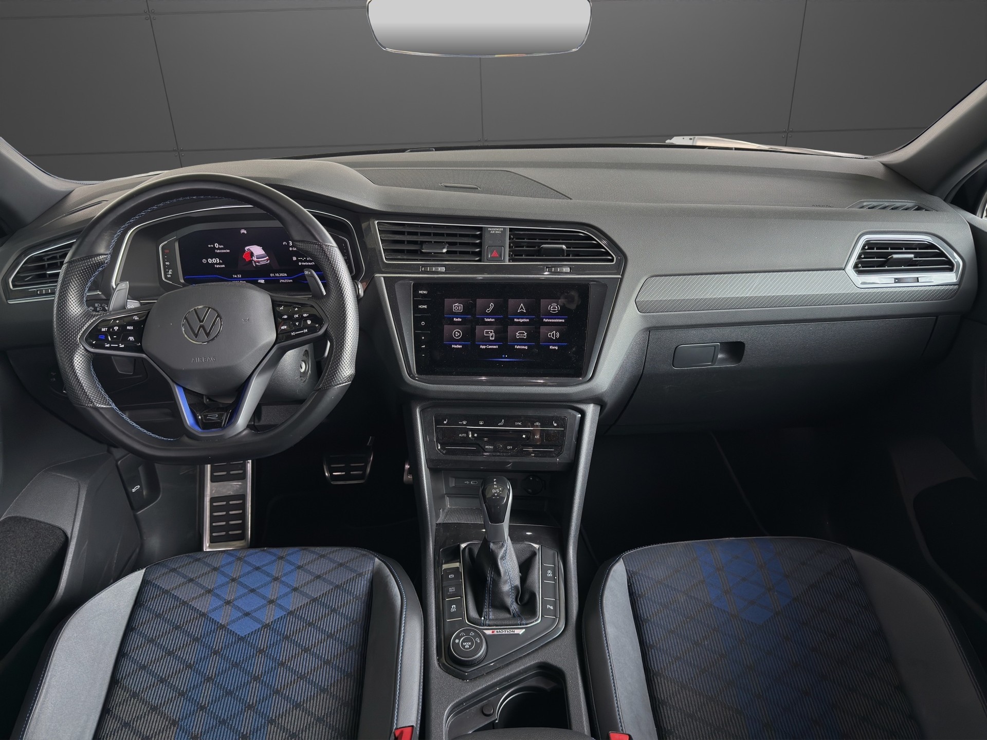 VW Tiguan 2.0TSI R 4Motion DSG-image-11