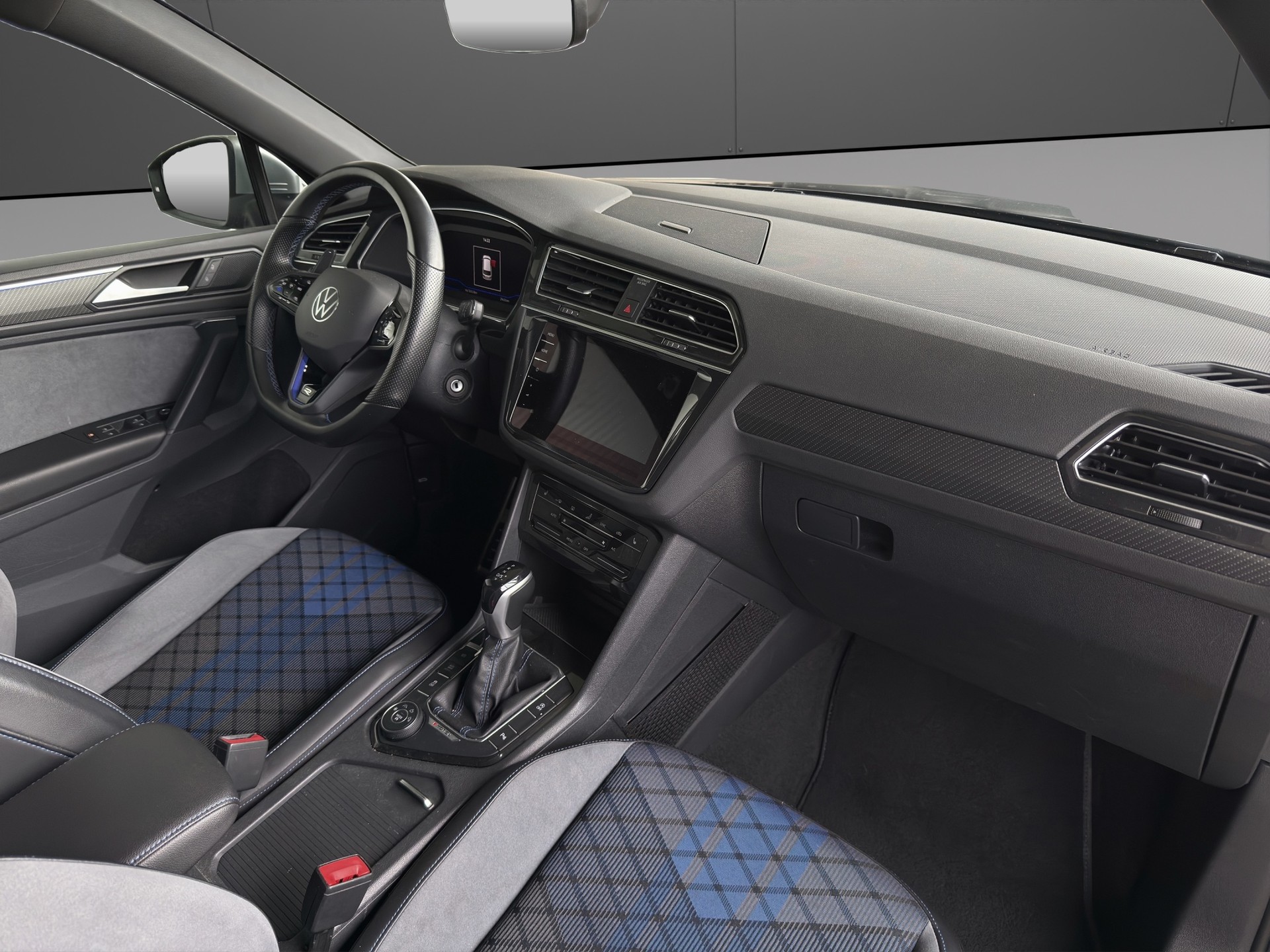 VW Tiguan 2.0TSI R 4Motion DSG-image-10