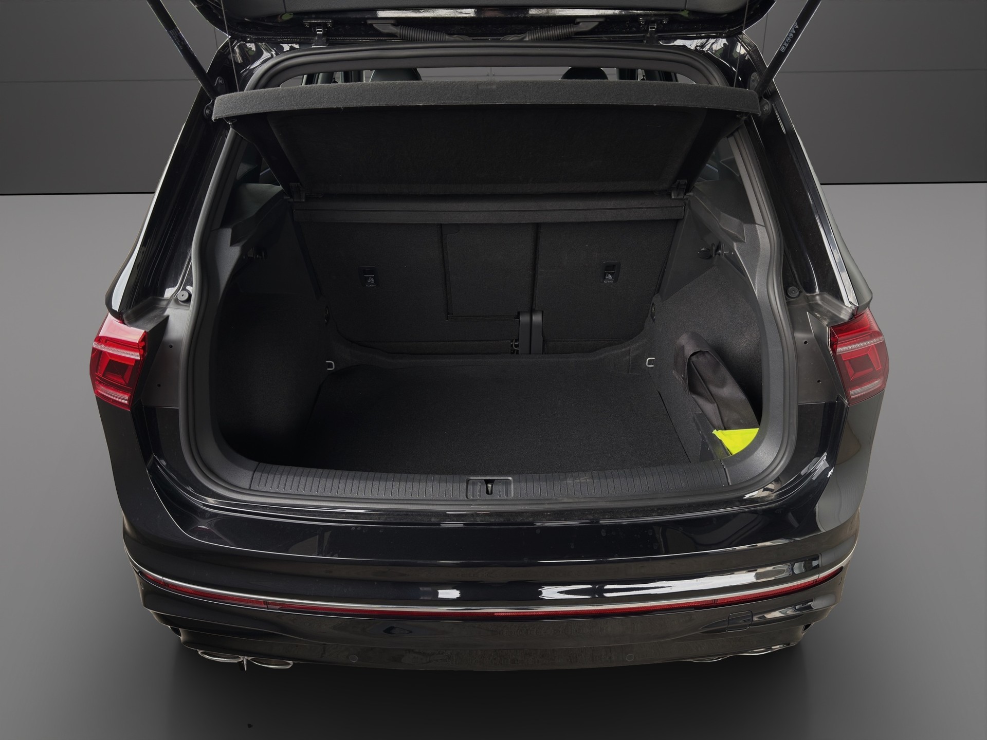 VW Tiguan 2.0TSI R 4Motion DSG-image-3