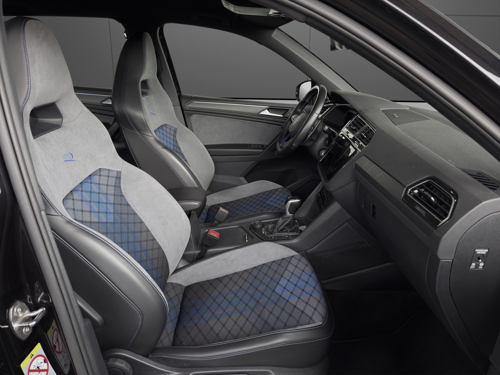 VW Tiguan 2.0TSI R 4Motion DSG-image-9