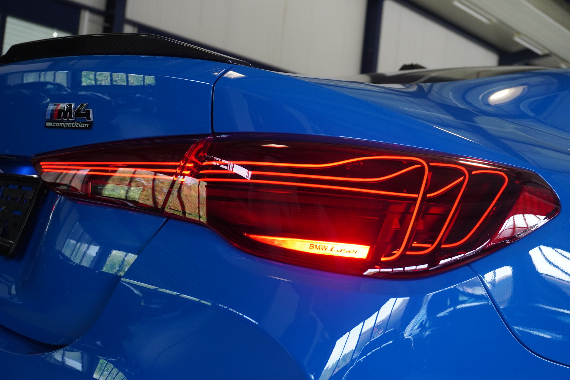 BMW M4 Coupé Competition M xDrive // SONDERLACKIERUNG VOODOO BLAU // WERKSGARANTIE // M CARBON SCHALENSITZE //-image-5