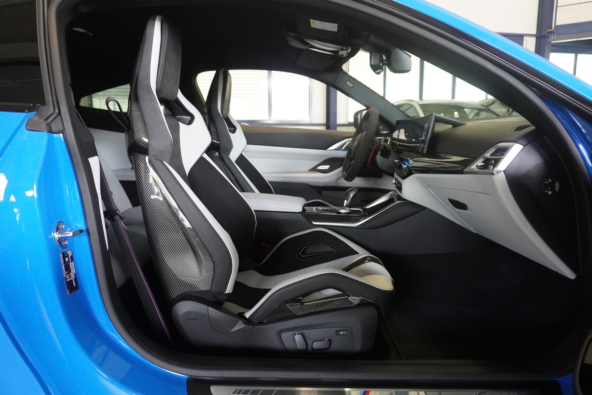 BMW M4 Coupé Competition M xDrive // SONDERLACKIERUNG VOODOO BLAU // WERKSGARANTIE // M CARBON SCHALENSITZE //-image-9