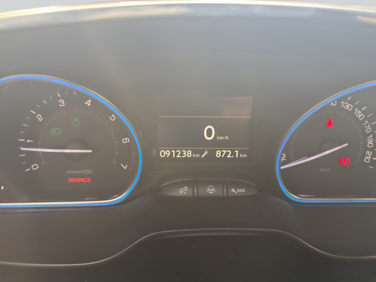 PEUGEOT 2008 1.2 VTI Style-image-4