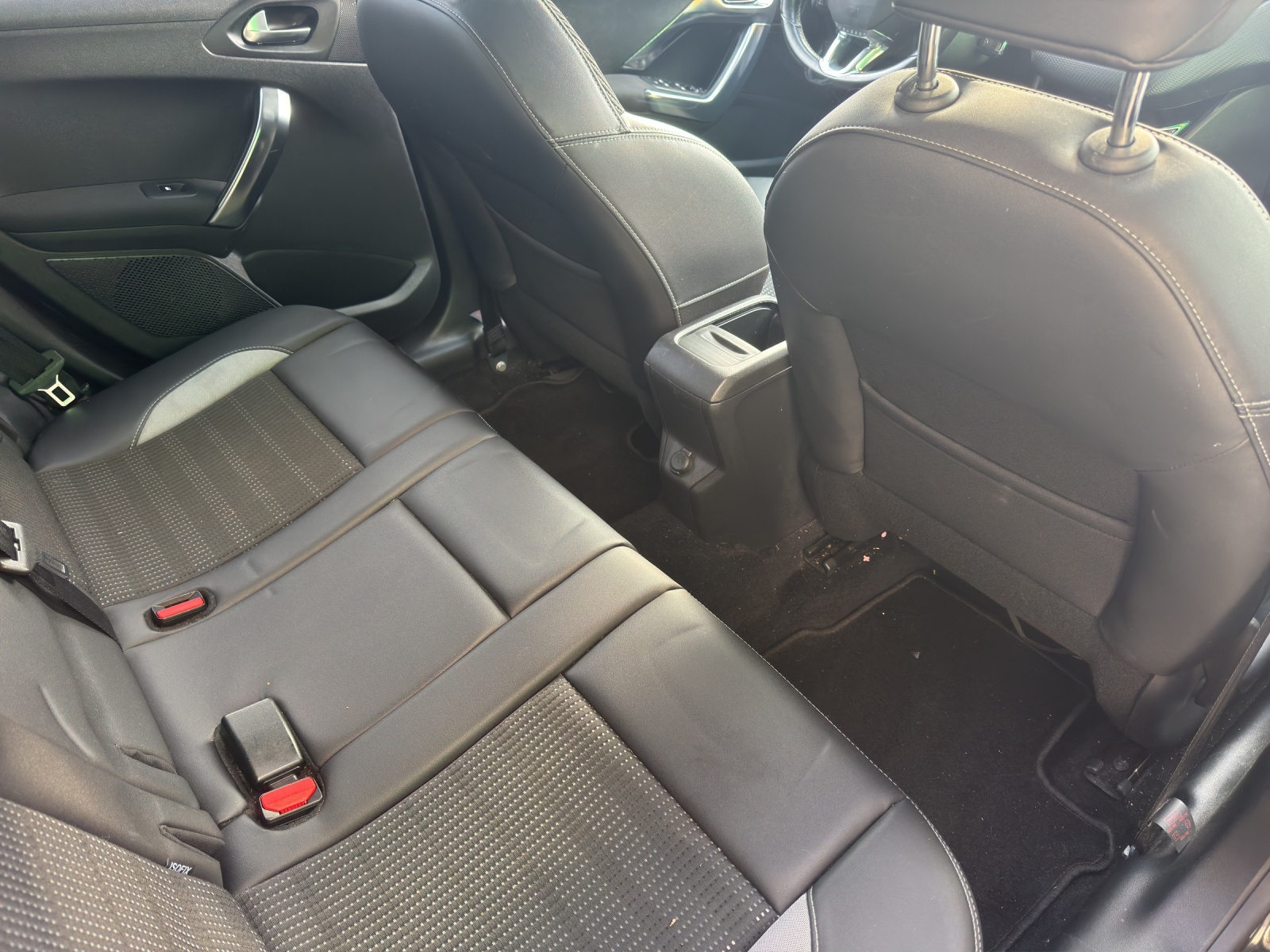 PEUGEOT 2008 1.2 VTI Style-image-9