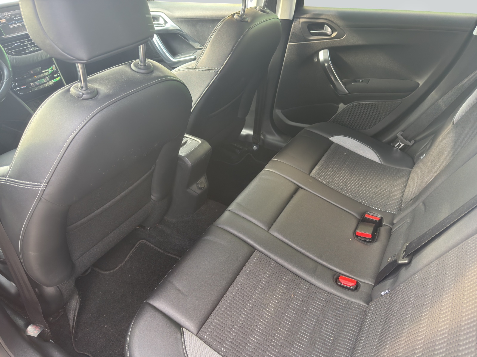 PEUGEOT 2008 1.2 VTI Style-image-7