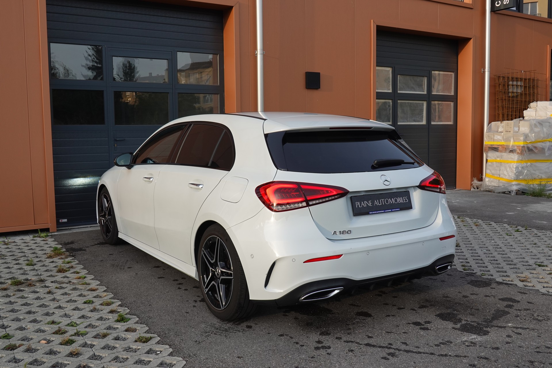MERCEDES-BENZ A 180 AMG Line - "Pack AMG Line * Caméra 360 * Toit Ouvrant * Clim Auto * Jantes 18 * Aide à la Conduite *-image-9