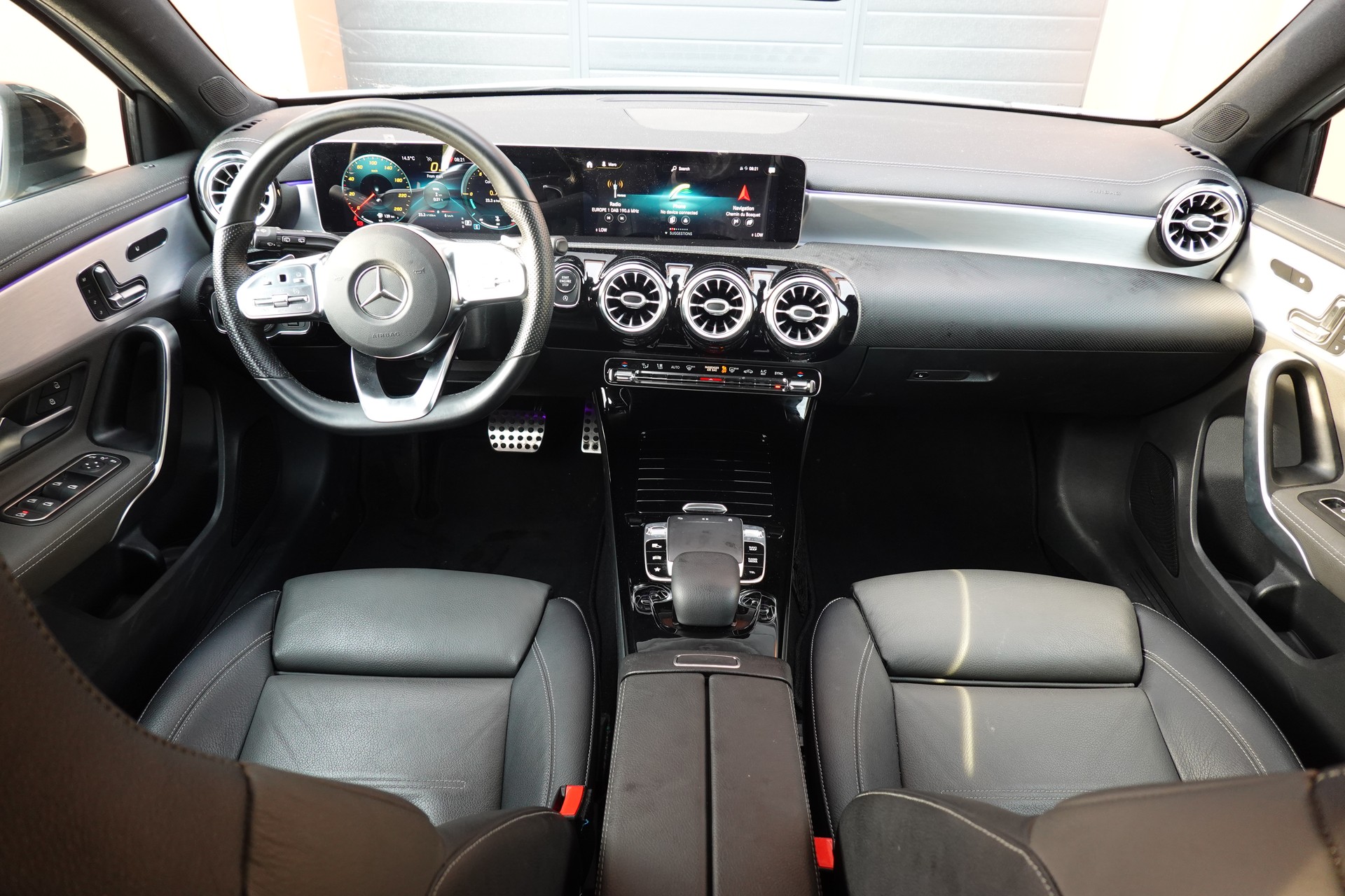 MERCEDES-BENZ A 180 AMG Line - "Pack AMG Line * Caméra 360 * Toit Ouvrant * Clim Auto * Jantes 18 * Aide à la Conduite *-image-10