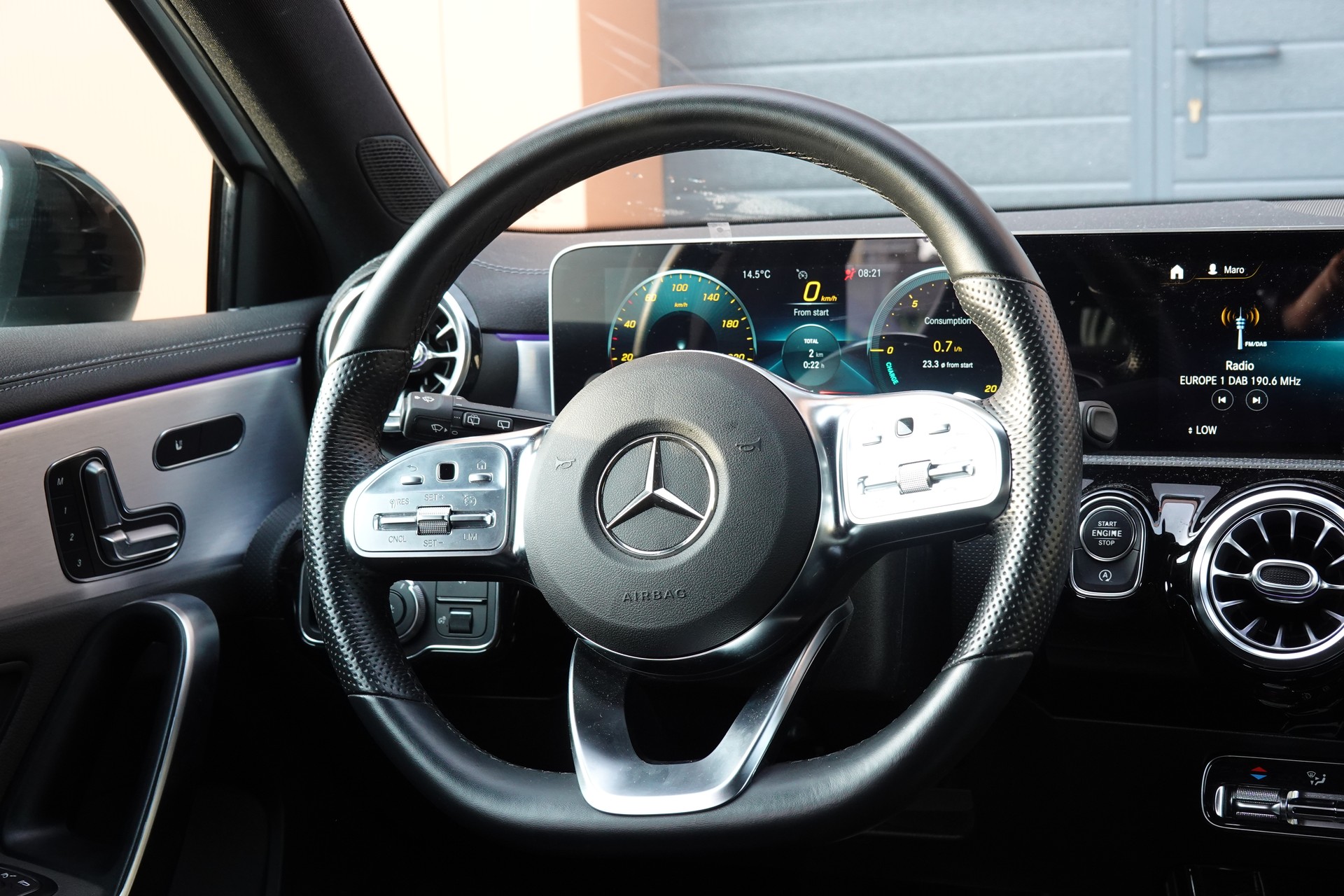 MERCEDES-BENZ A 180 AMG Line - "Pack AMG Line * Caméra 360 * Toit Ouvrant * Clim Auto * Jantes 18 * Aide à la Conduite *-image-11