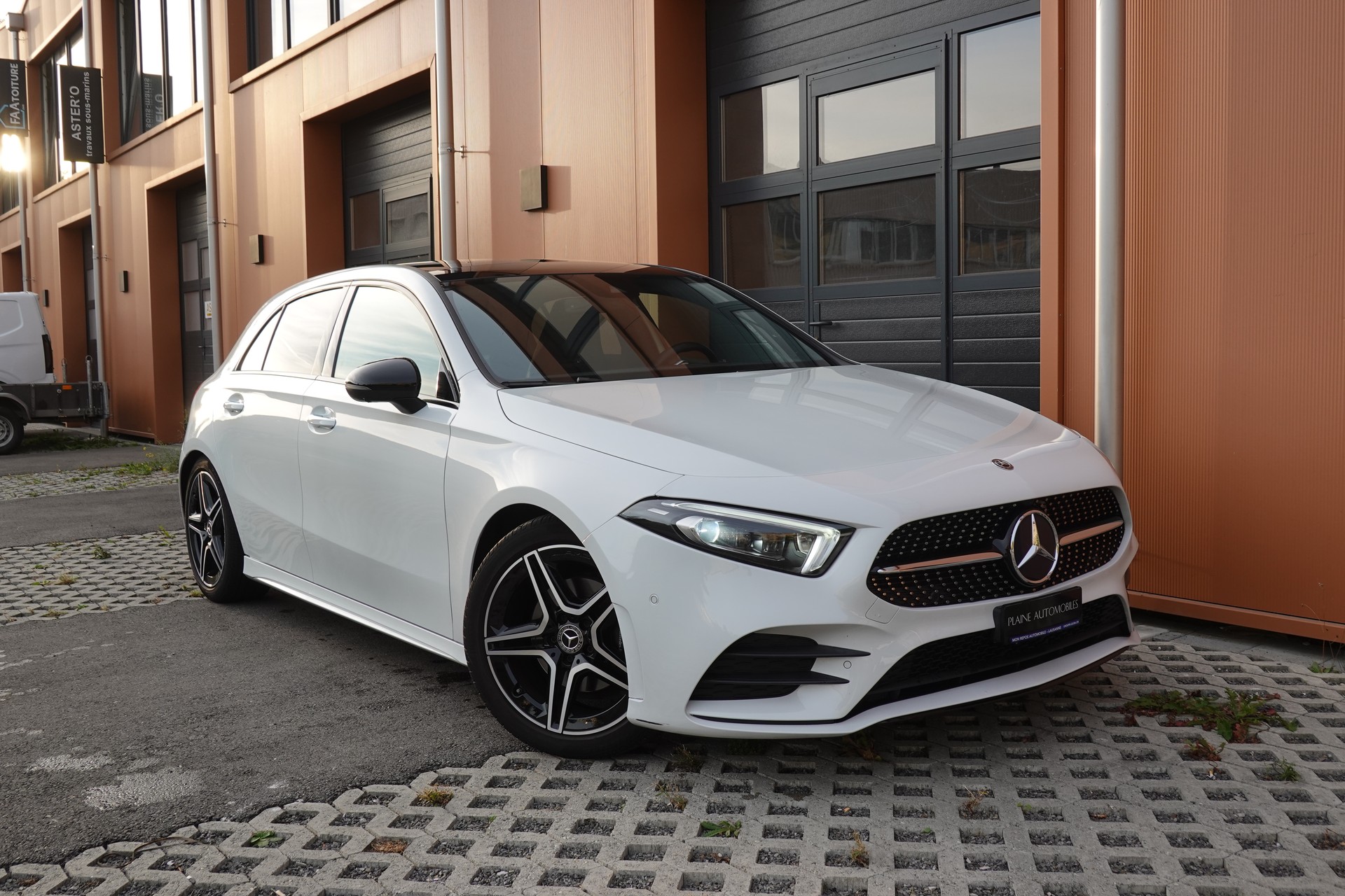 MERCEDES-BENZ A 180 AMG Line - "Pack AMG Line * Caméra 360 * Toit Ouvrant * Clim Auto * Jantes 18 * Aide à la Conduite *-image-5