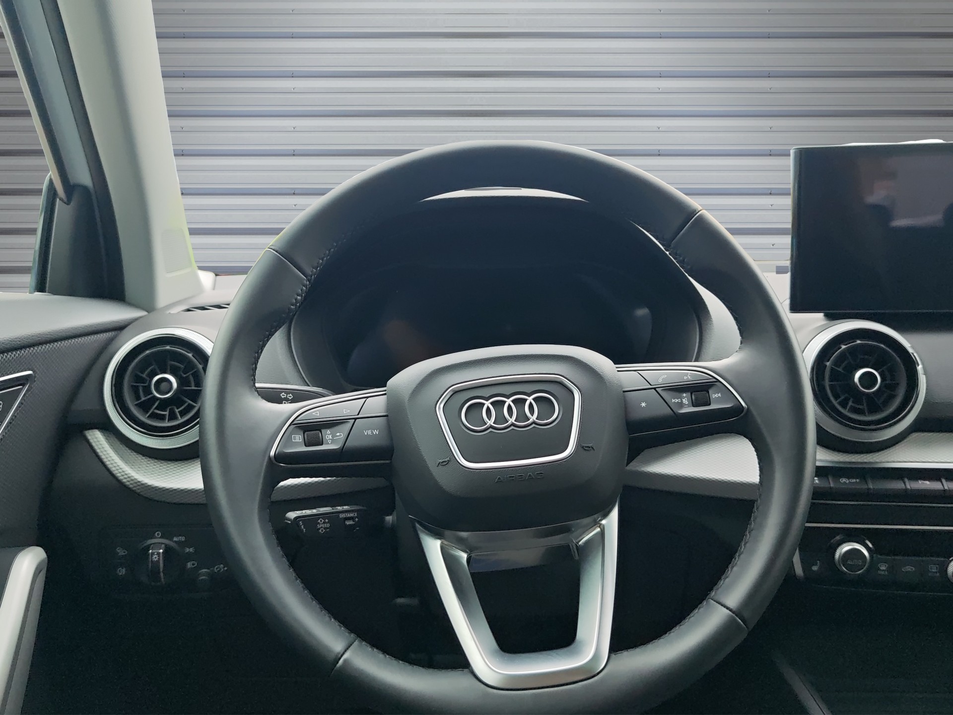 AUDI Q2 35 TFSI S line S-tronic-image-9