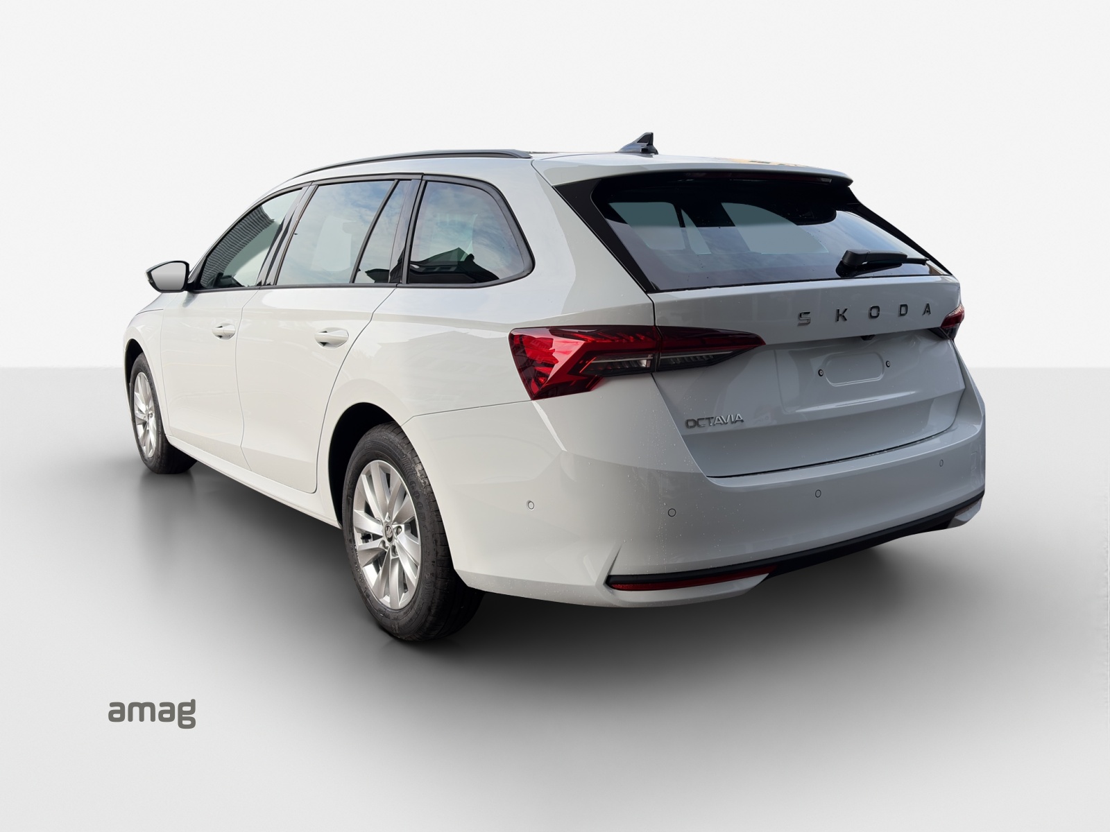 SKODA Octavia Combi 2.0 TDI DSG Selection-showroom-element-2