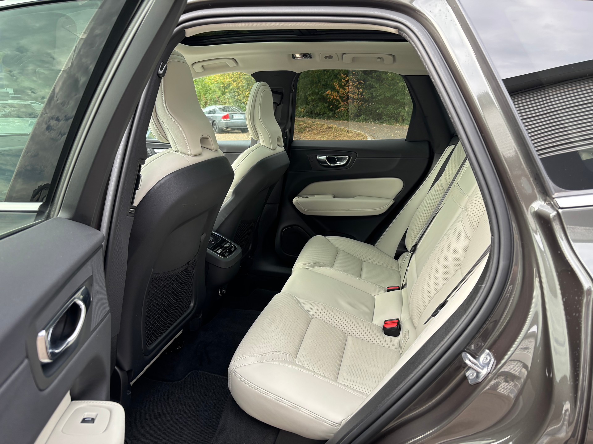 VOLVO XC60 2.0 T5 Inscription AWD-image-11