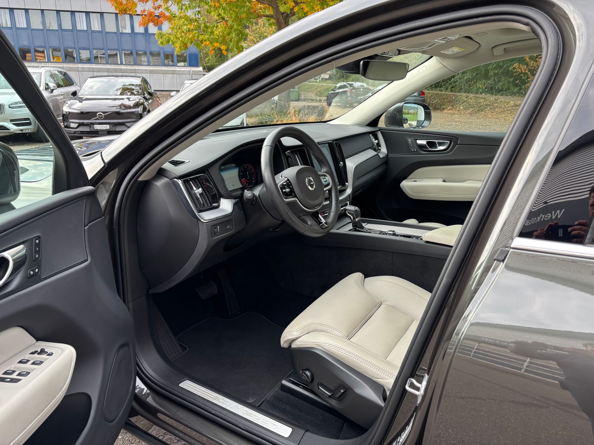VOLVO XC60 2.0 T5 Inscription AWD-showroom-element-2
