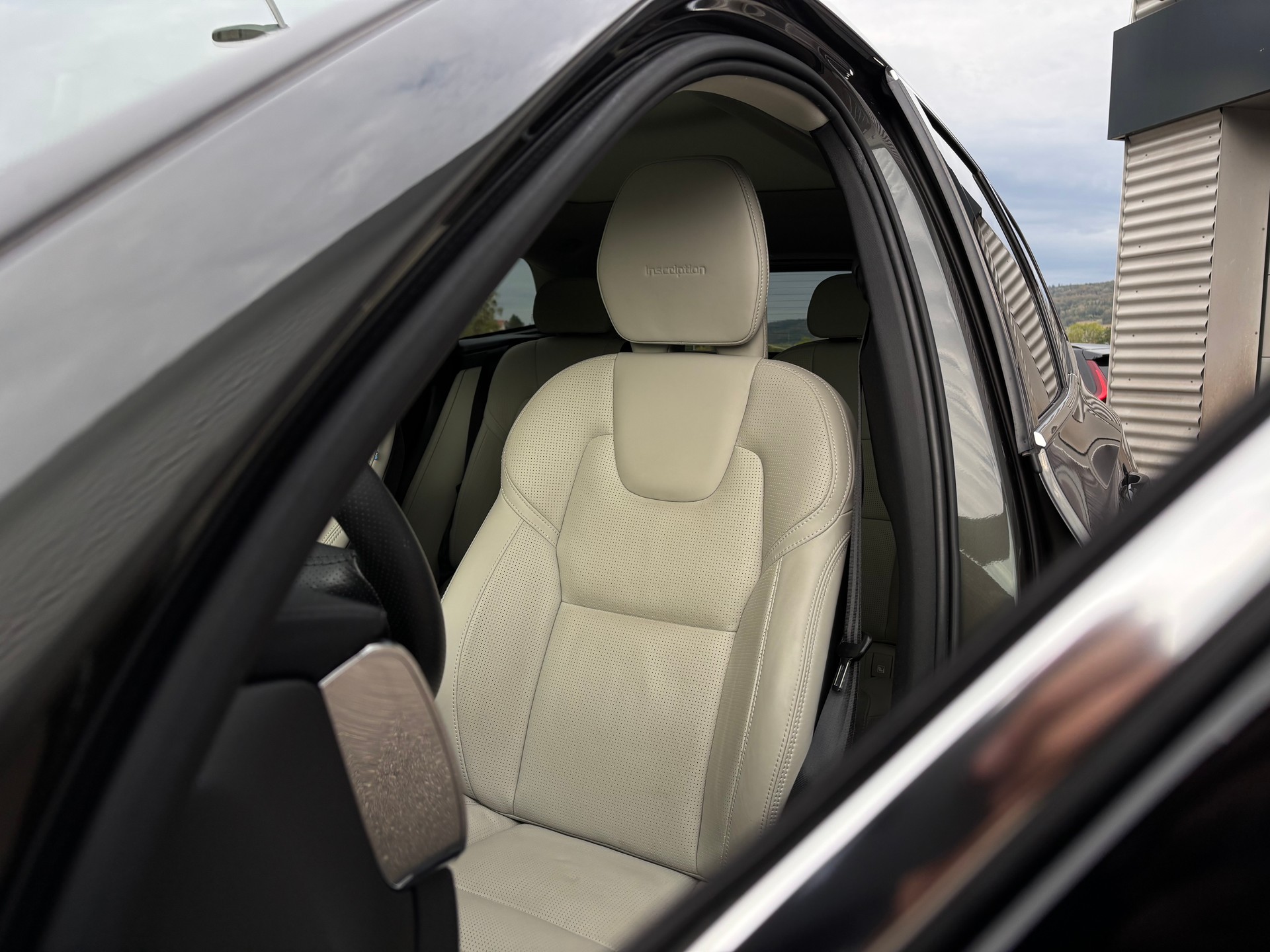 VOLVO XC60 2.0 T5 Inscription AWD-showroom-element-3