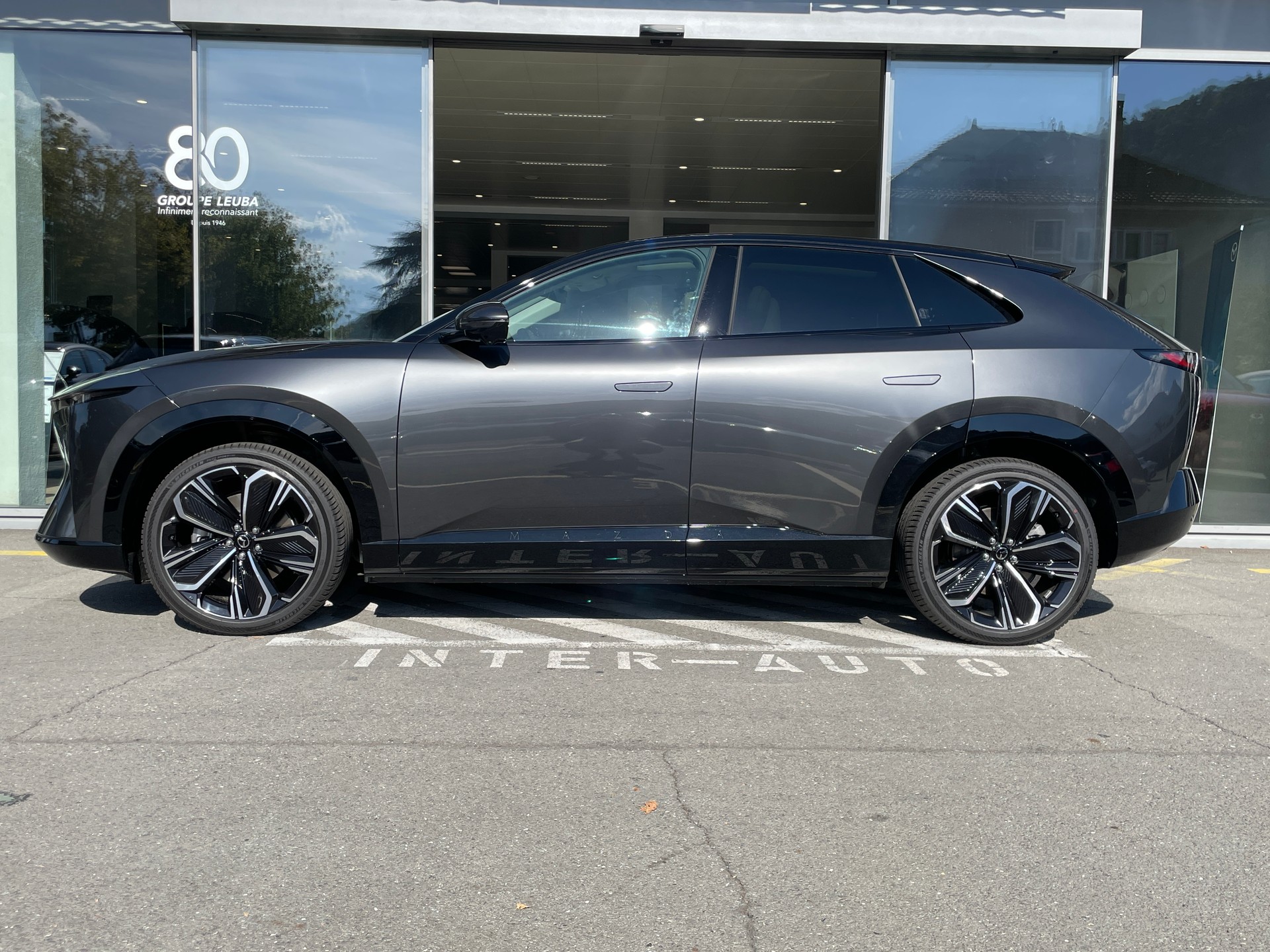 MAZDA CX-6e 68,8 kWh Takumi-showroom-element-2