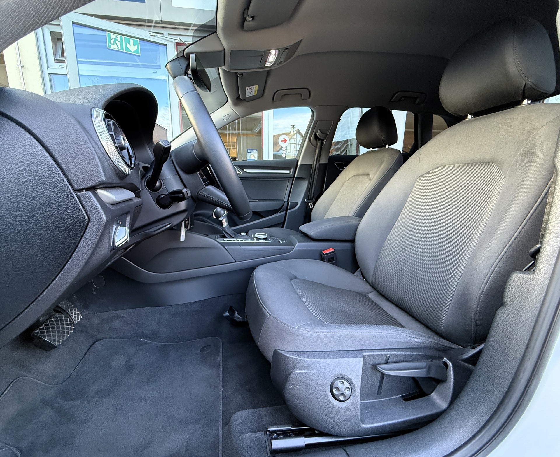 AUDI A3 Sportback 35 TFSI S-tronic-image-15