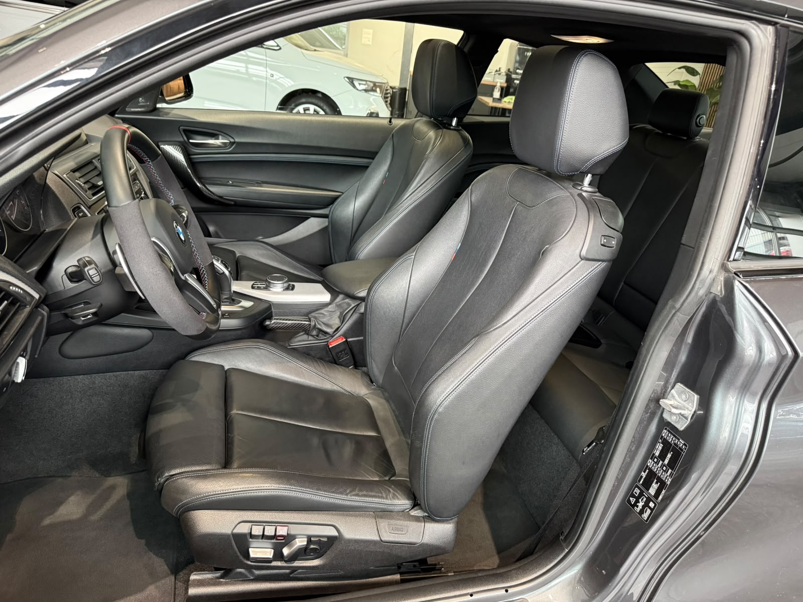 BMW M240i xDrive Steptronic-image-8